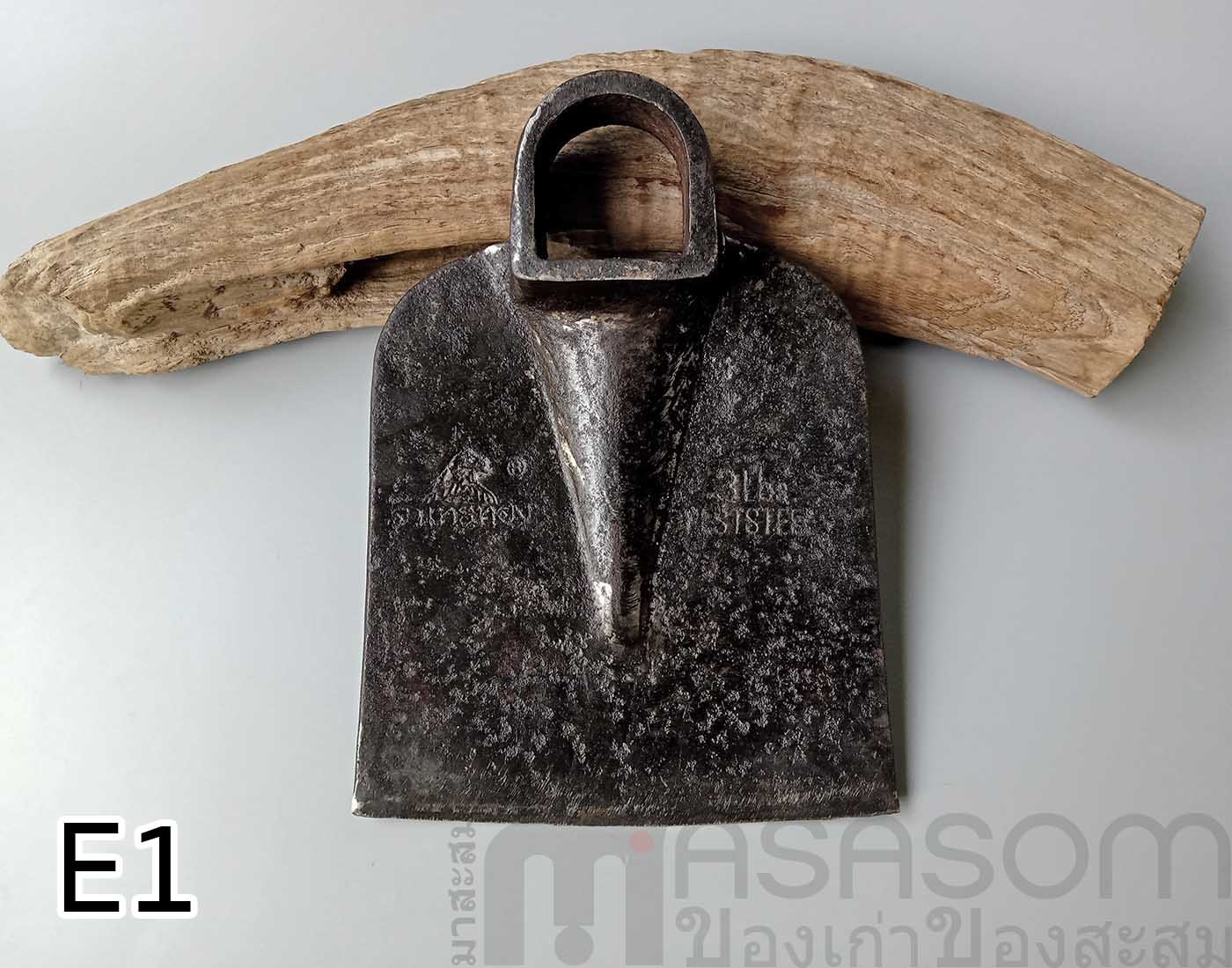 จอบเก่าตราอินทรีทอง