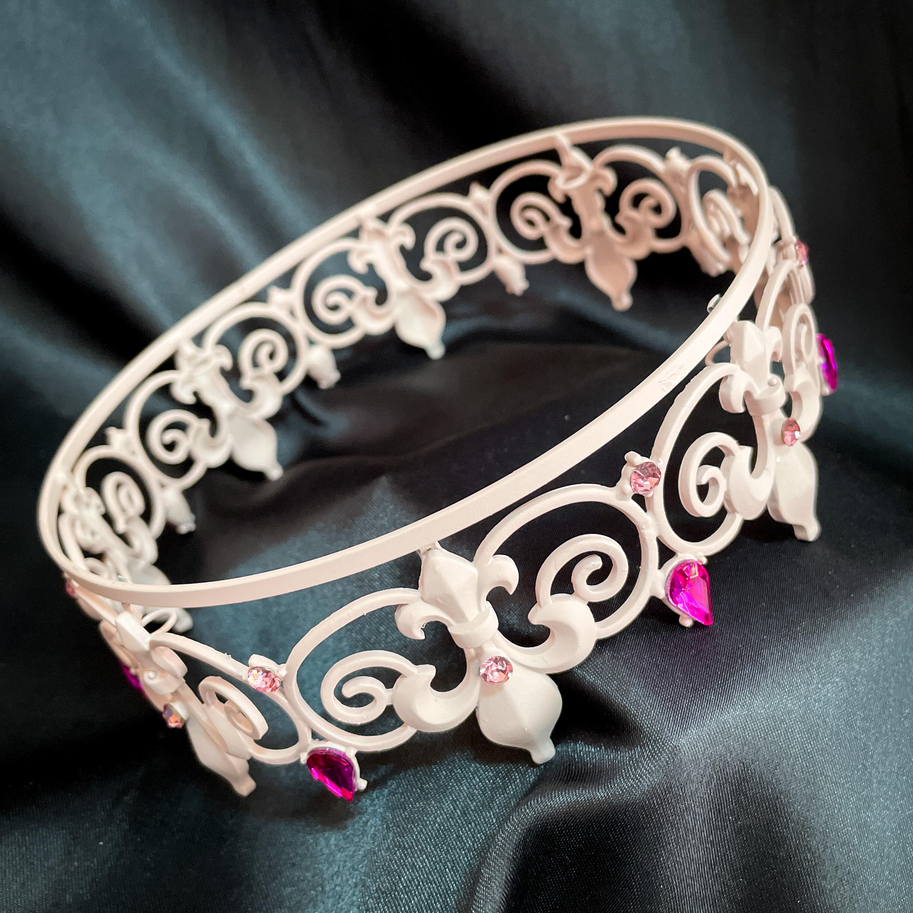 (พร้อมส่ง) มงกุฏผู้ชาย 026 สีชมพู มงกุฎผู้ชาย มงกุฎเจ้าชาย งานสวย ปราณีต QCเพชรทุกเม็ด