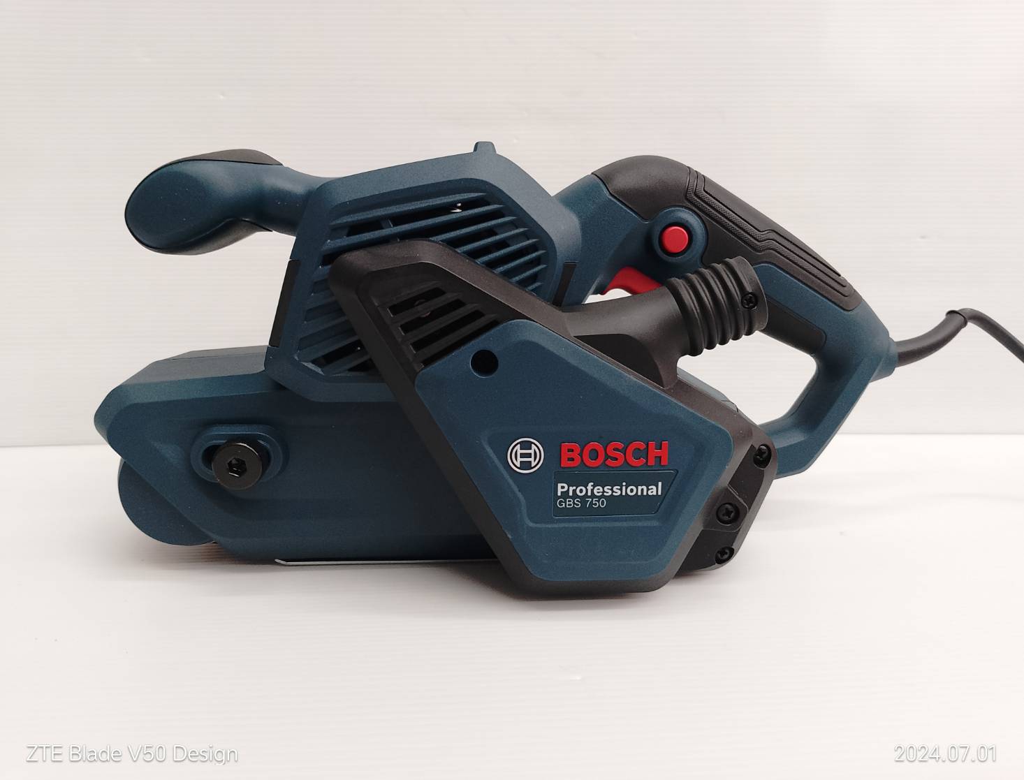 เครื่องขัดกระดาษทรายสายพาน GBS750 BOSCH