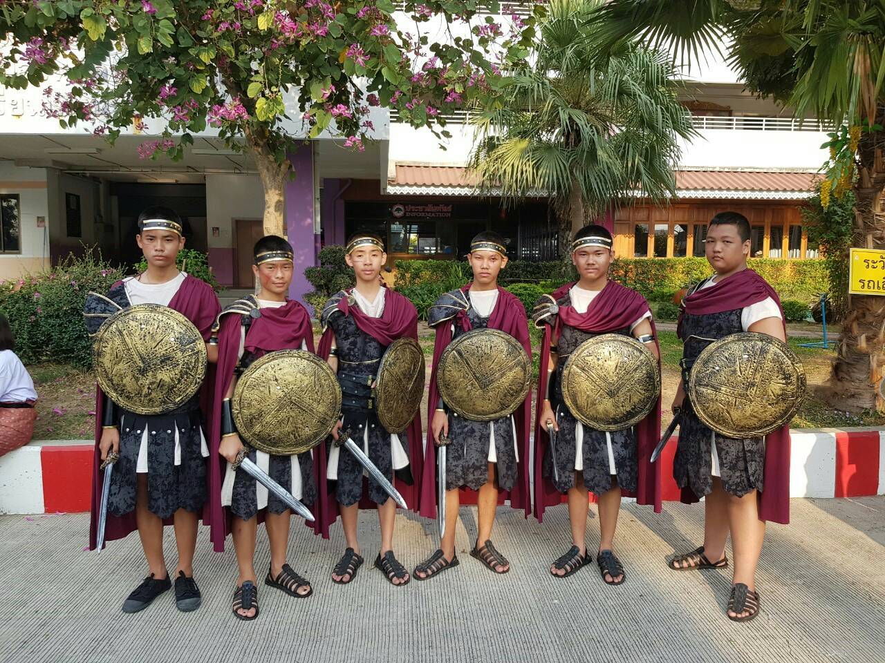 ชุดนักรบโรมันหญิงสีเงิน