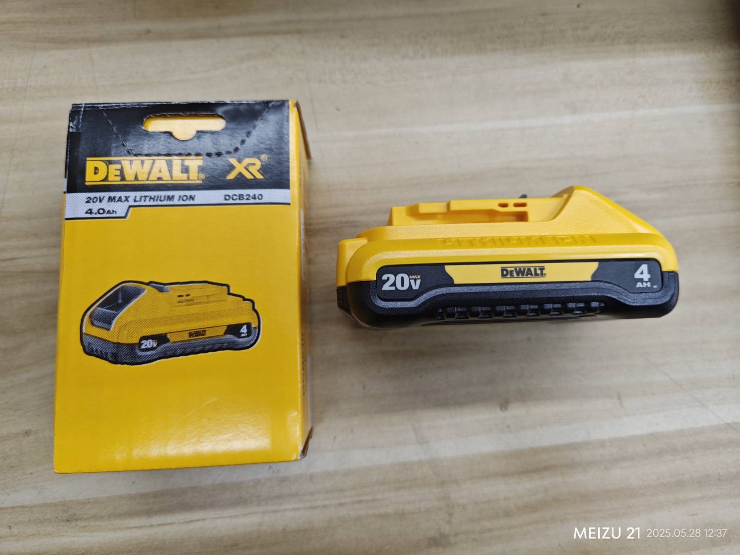 แบตเตอรี่ 20V/4.0Ah DCB240-B1 DEWALT (รุ่นบาง)