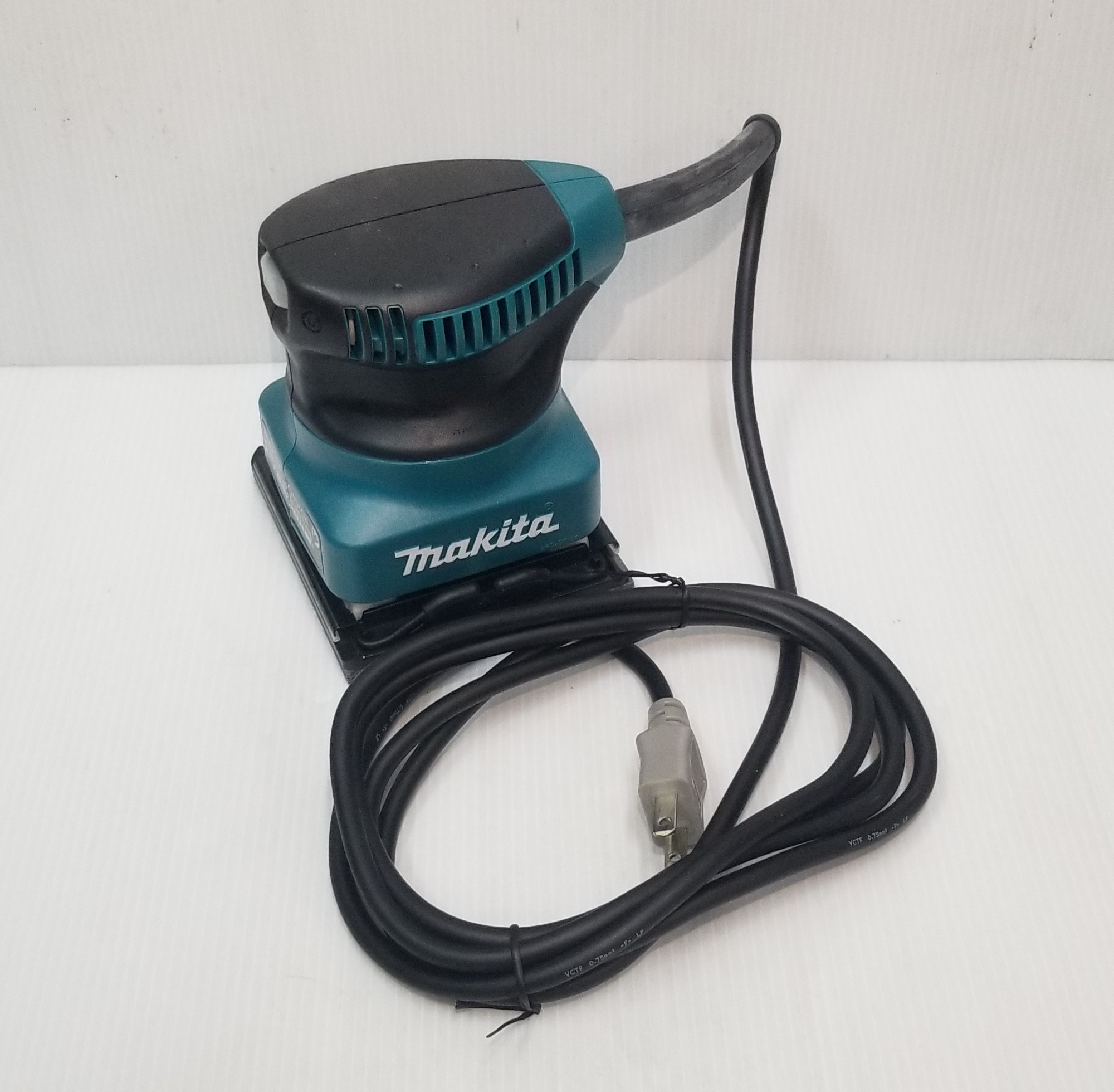 ขัดกระดาษทรายแบบสั่น BO4510H MAKITA