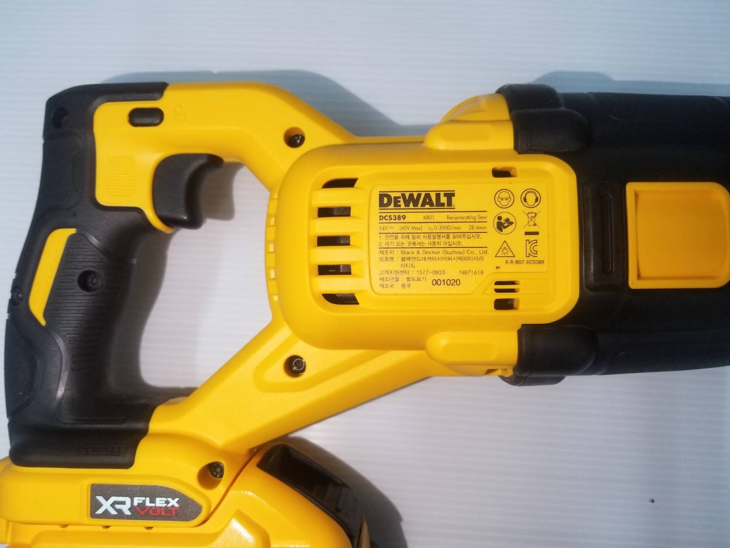 เซเบอร์60V DCS389X2 DEWALT