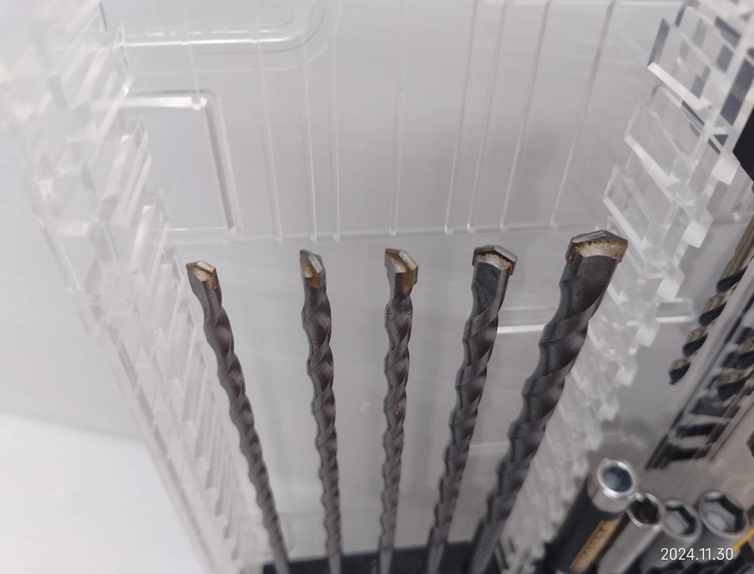 ชุดดอกไขควง DEWALT 100 ปี ให้ดอกสว่านมากถึง 61 ชิ้น รุ่น DWACS61P