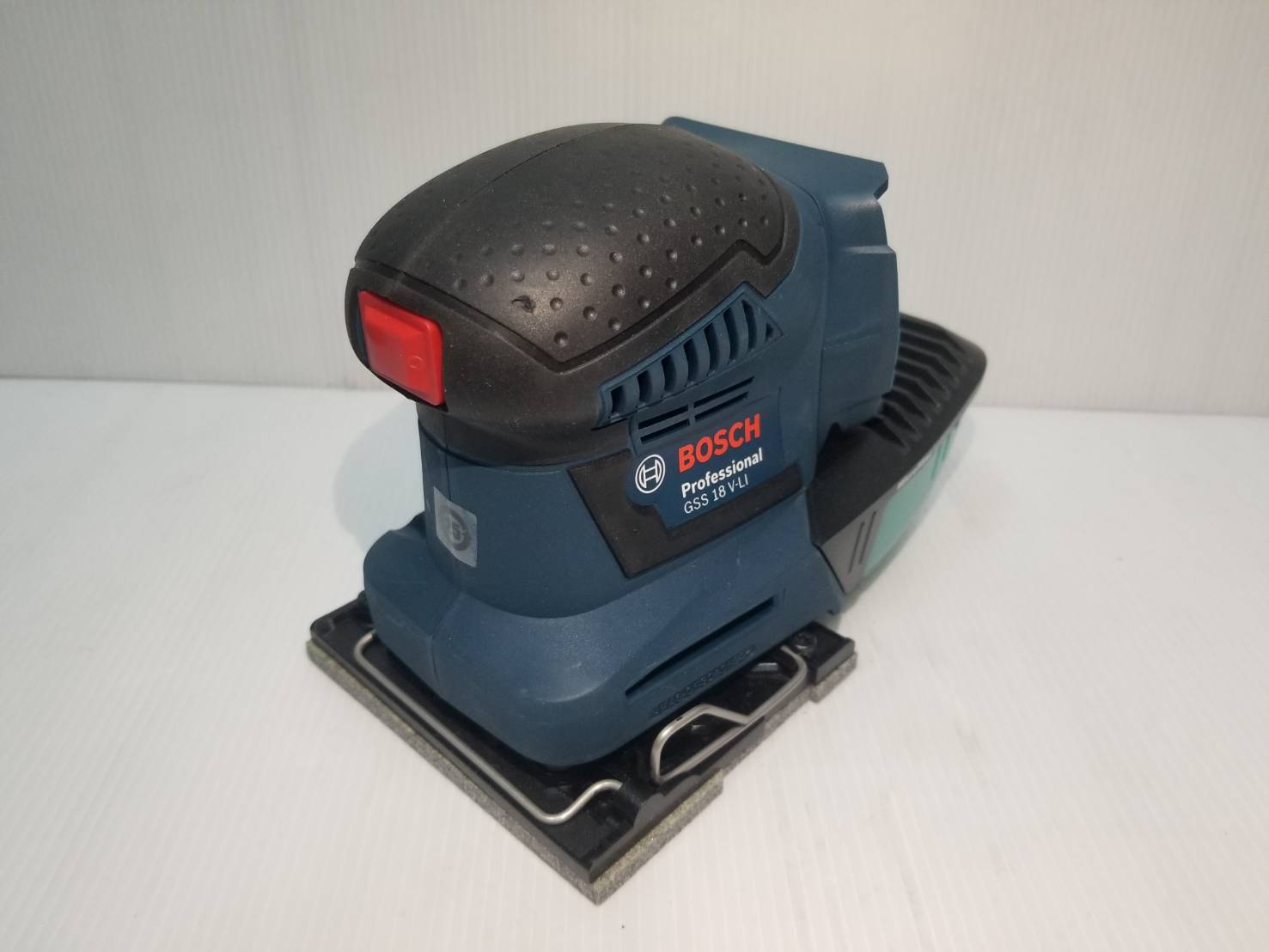 เครื่องขัดกระดาษทรายไร้สาย GSS18V-LI BOSCH Solo