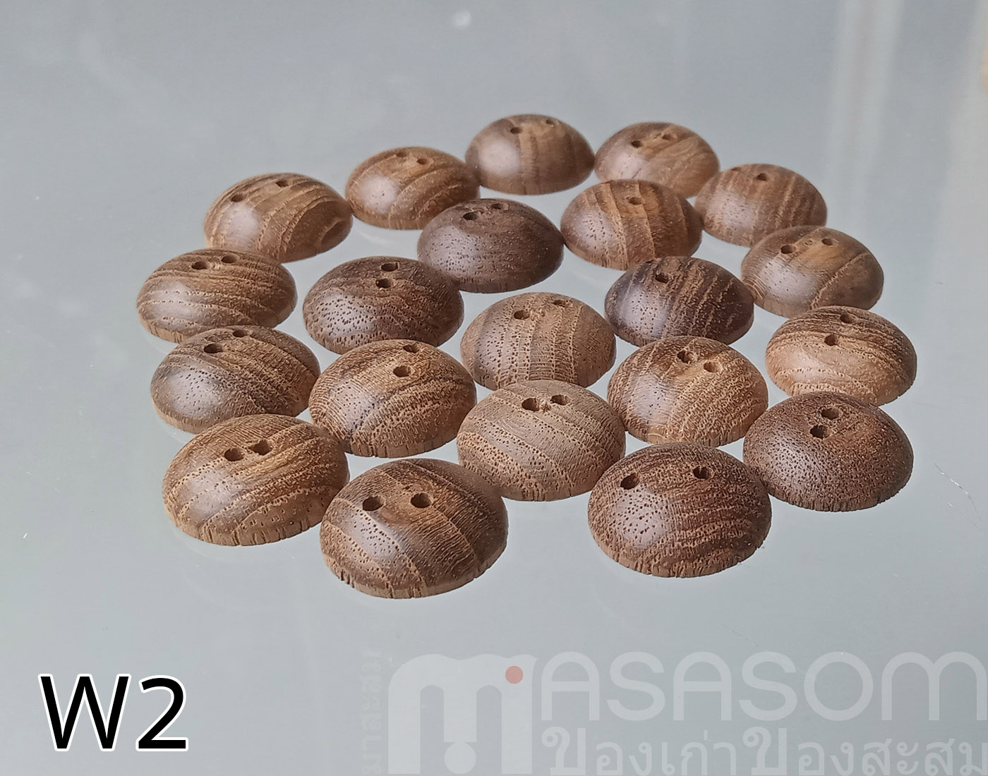 กระดุมไม้สัก