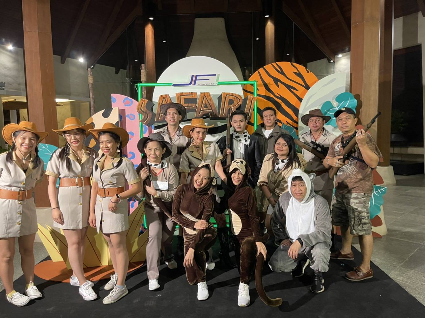 ชุดนายพราน / ชุดผจญภัย / ชุดเข้าป่า / พร้อมปืน