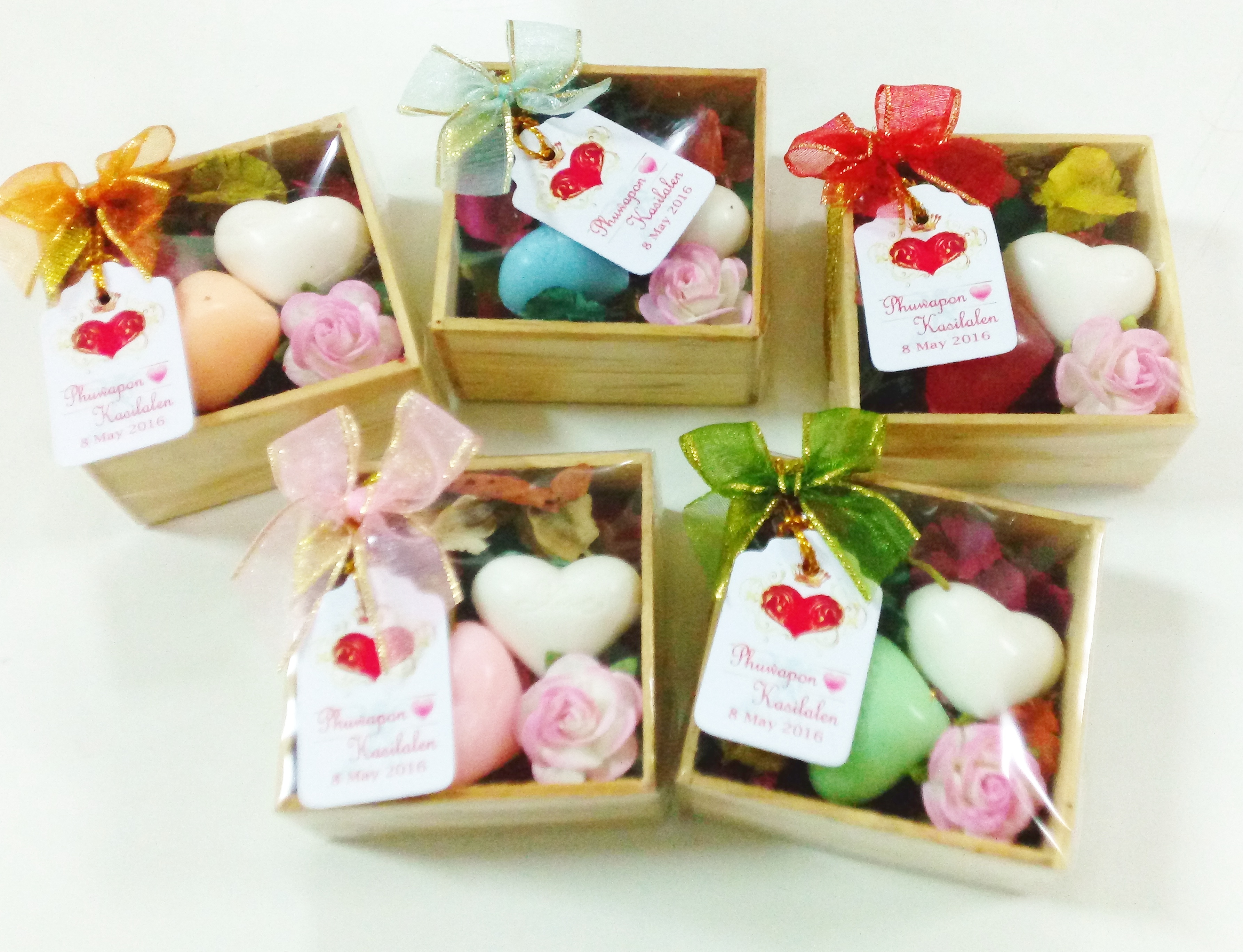 สบู่รูปหัวใจคู่พร้อมบุหงา ใส่กล่องไม้