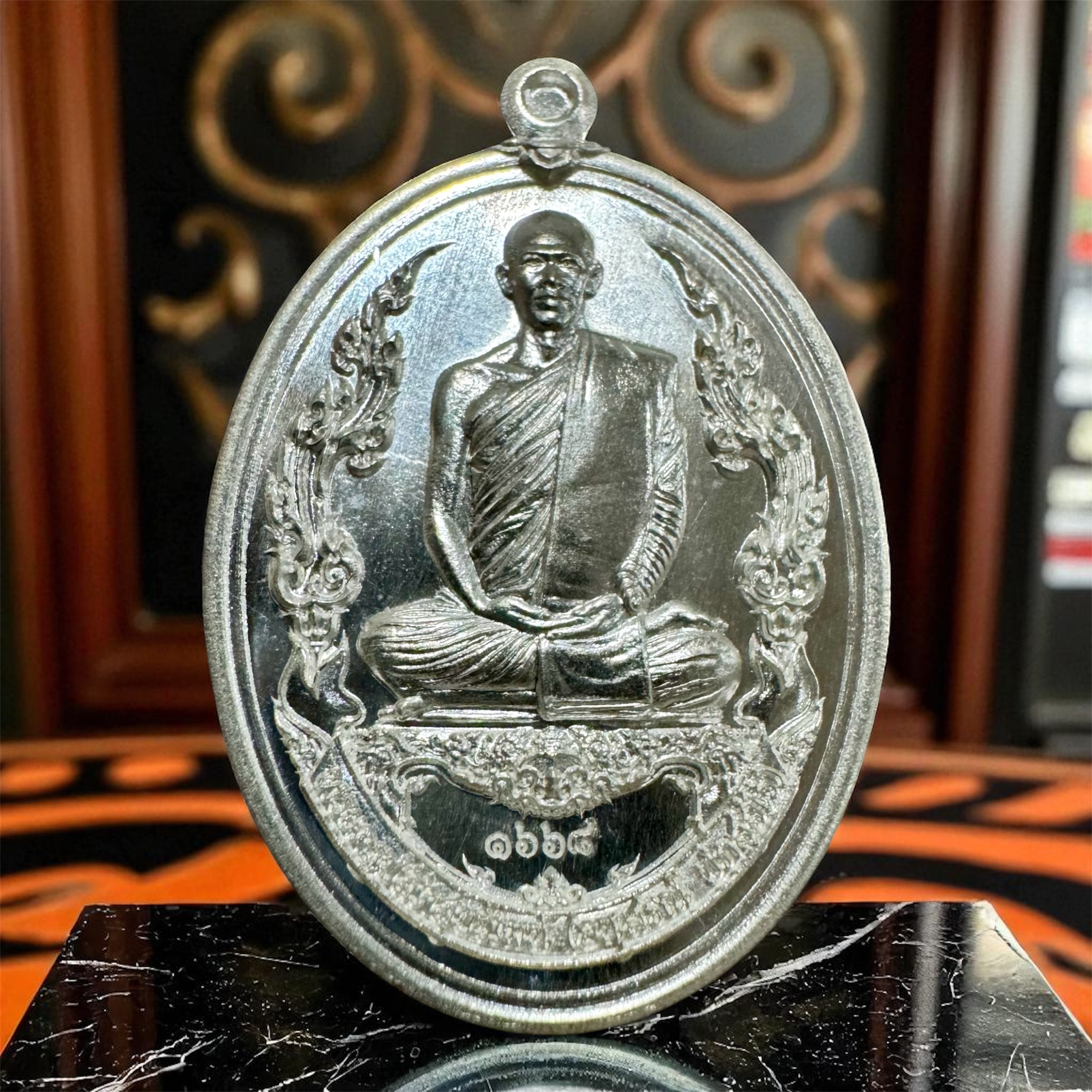 เหรียญรูปไข่หลังหนุมาน รุ่นองค์ครู พระอาจารย์ต้อม ปภัสสโร วัดท่าสะแบง จ.ร้อยเอ็ด เนื้อเงินเลขสวย ๑๖๖๘