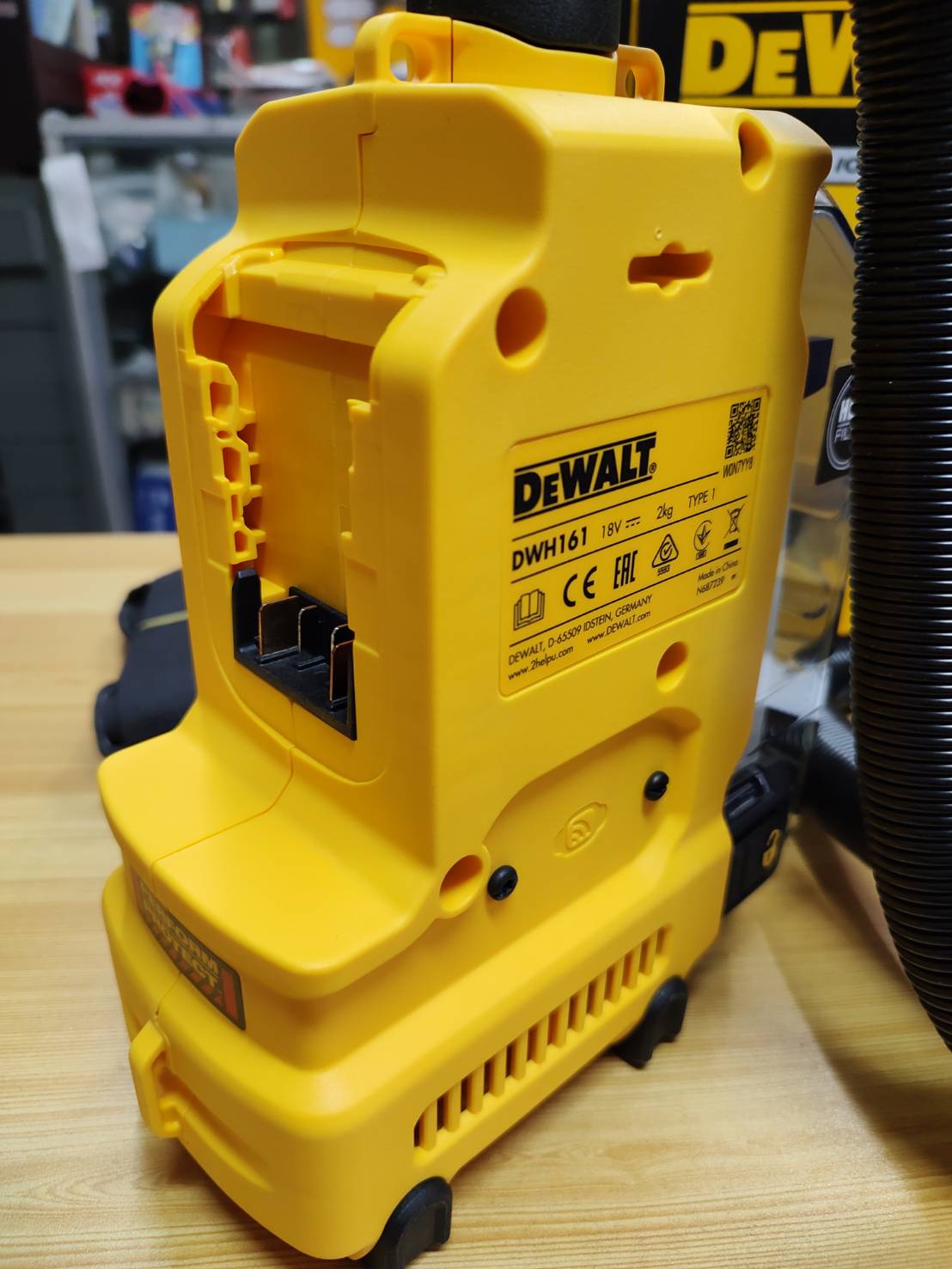 เครื่องดูดฝุ่น DWH161N DEWALT