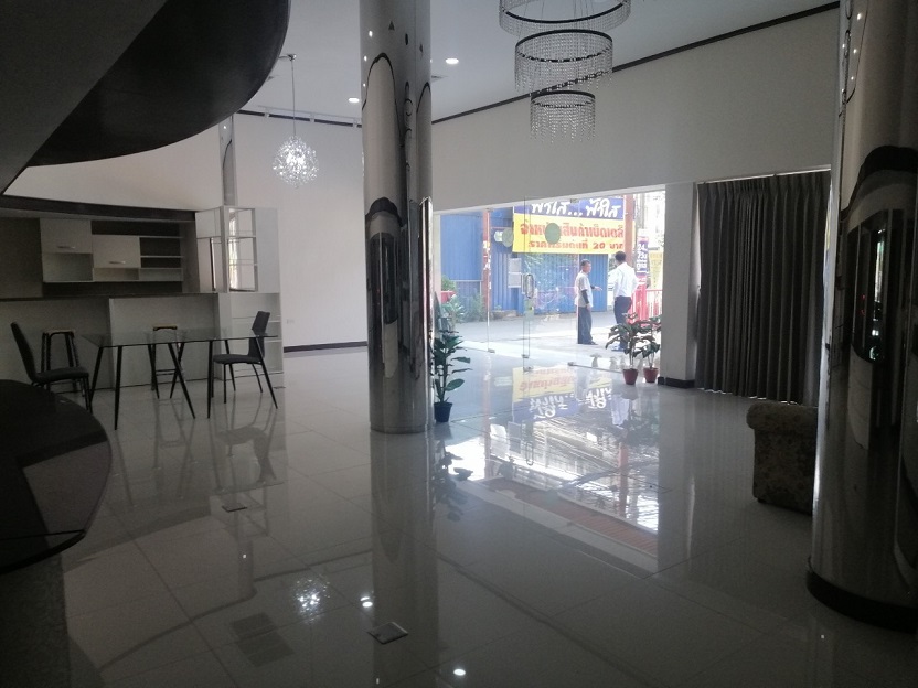 H1144 ให้เช่าอาคารพาณิชย์ 78 ตร.วา 5ชั้น ตกแต่งแล้ว อยู่ถนนบรมราชชนนี ตรงข้ามโลตัสปิ่นเกล้า ใกล้เซ็นทรัลปิ่นเกล้า เหมาะทำคลินิก สถานเสริมความงาม โชว์รูมสินค้า ออฟฟิศ มีที่จอดรถ 7-10คัน