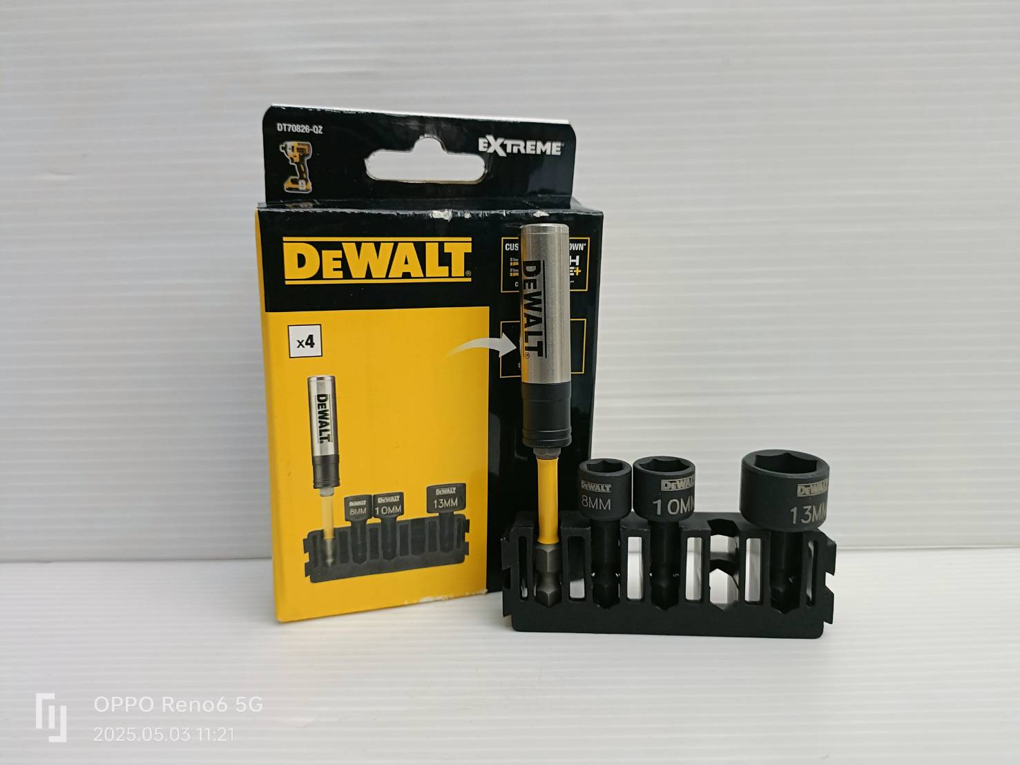 ชุดก้านต่อหัวบล็อก+ช่องเก็บดอก DT70826-QZ DEWALT ลูกบล็อกเบอร์ 8,10,13+ด้ามต่อแม่เหล็ก