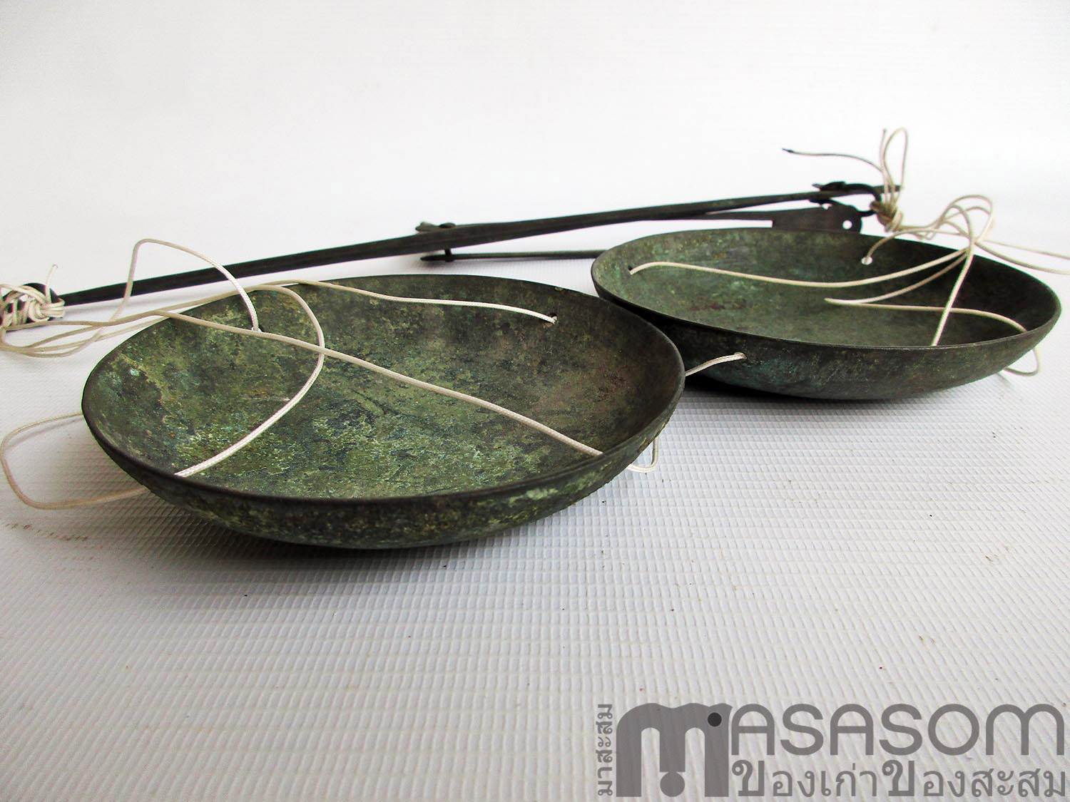 ตาชั่งแขวนสำริดโบราณ