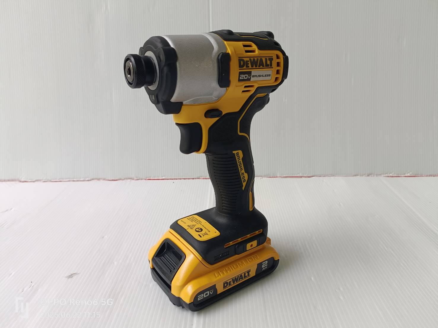 DEWALT รุ่น DCK2214D2TA-B1 ชุดคอมโบ้สว่านกระแทกและไขควงกระแทกไร้สาย