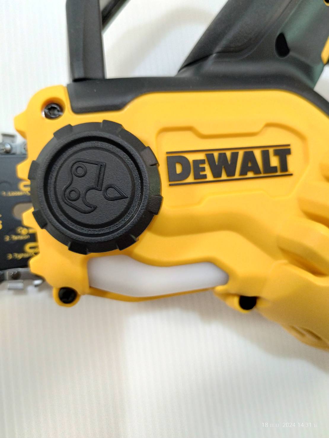 DEWALT เลื่อยโซ่มือเดียวไร้สาย 20V Max บาร์ 8 นิ้ว เฉพาะตัวเครื่อง มอเตอร์ไร้แปรงถ่าน รุ่น DCCS623B