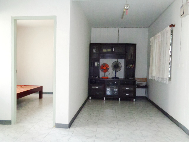 H1206 ขายคอนโดเอื้ออาทร คู้บอน27 อยู่ตึก56 ชั้น2 ห้องริมติดบันได สภาพดี พร้อมอยู่