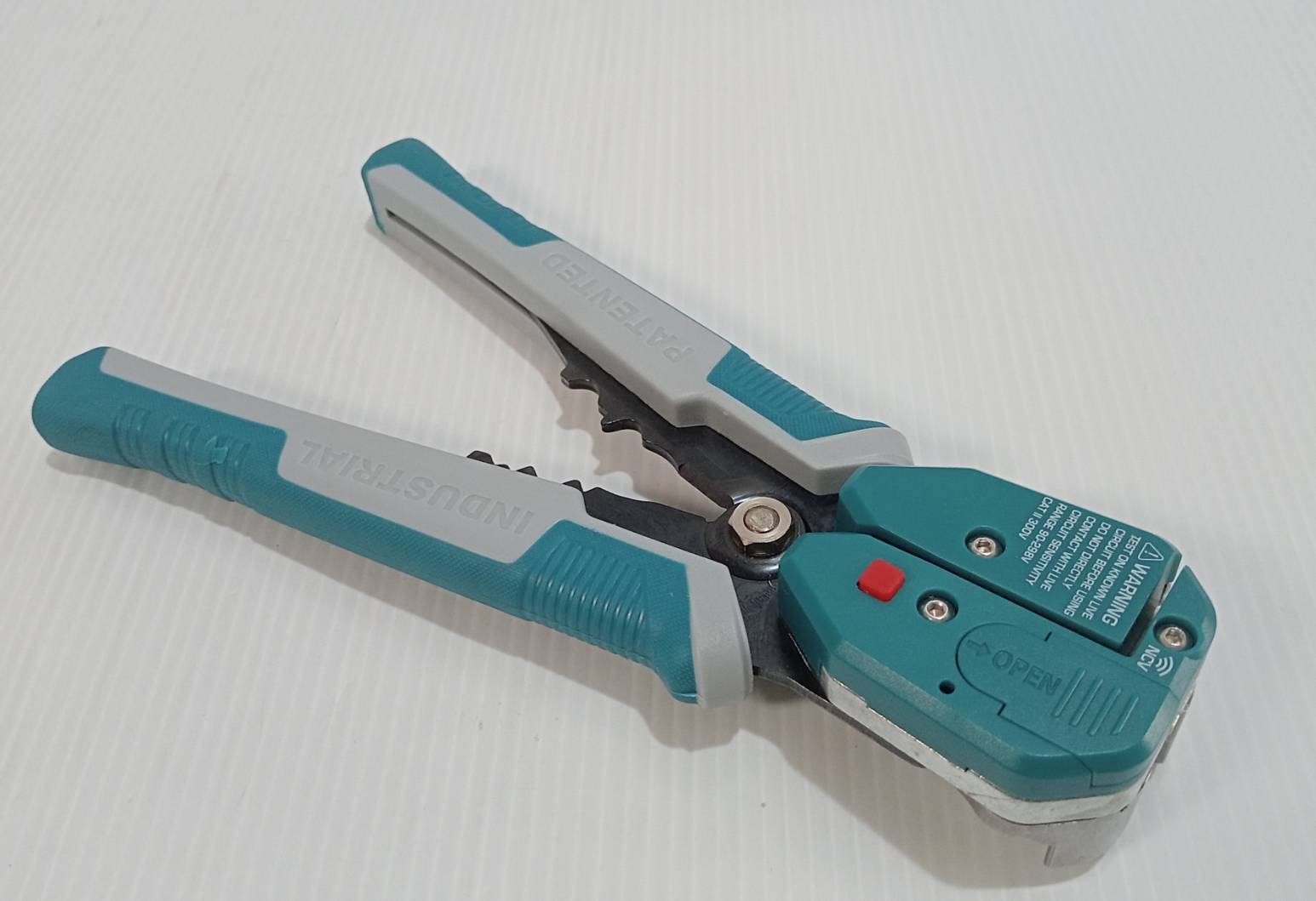 คีมปอกสายอัตโนมัติ ( ตัด ปอก ย้ำ วัดไฟ NVC ) รุ่น THT152429 Total