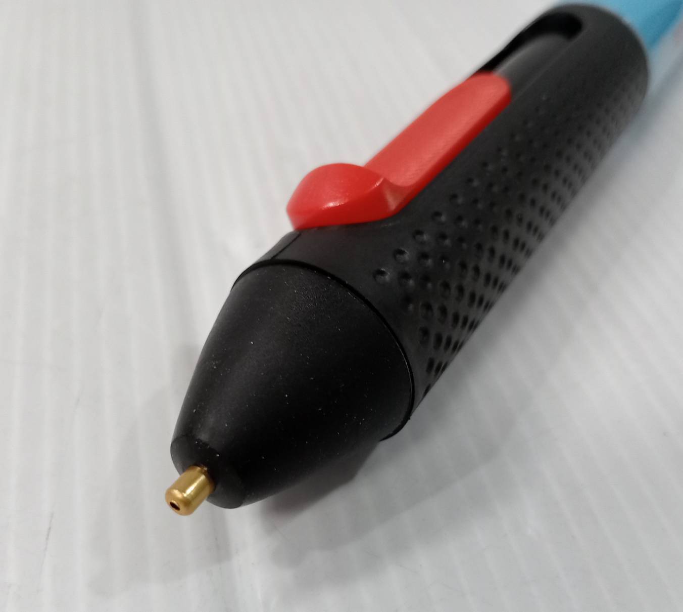 ปากกายิงกาวร้อนไร้สาย Gluey BOSCH สีฟ้า Lagoon