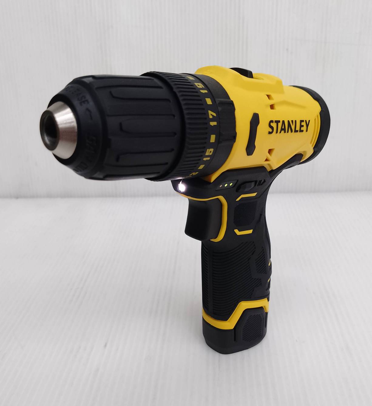 STANLEY รุ่น SCH10D1-B1 สว่านกระแทกไร้สาย 12V Max พร้อมแบตเตอรี่ 2.0AH