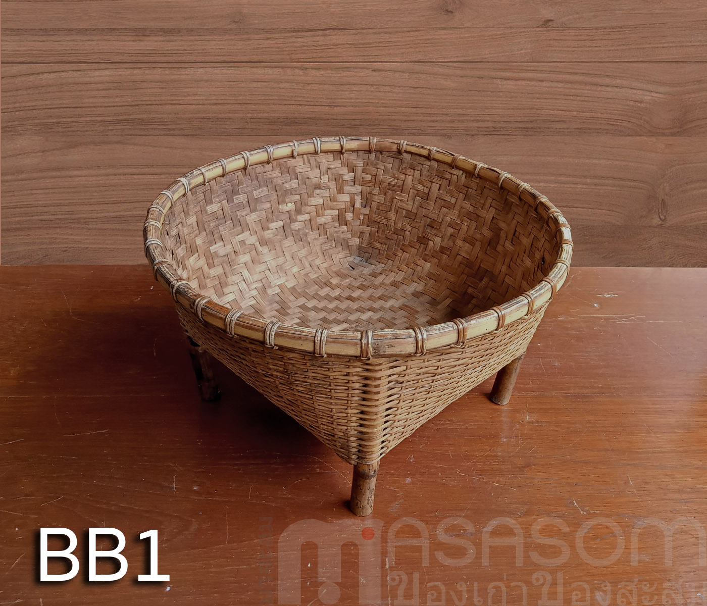 ตะกร้าไม้ไผ่สานมีขา