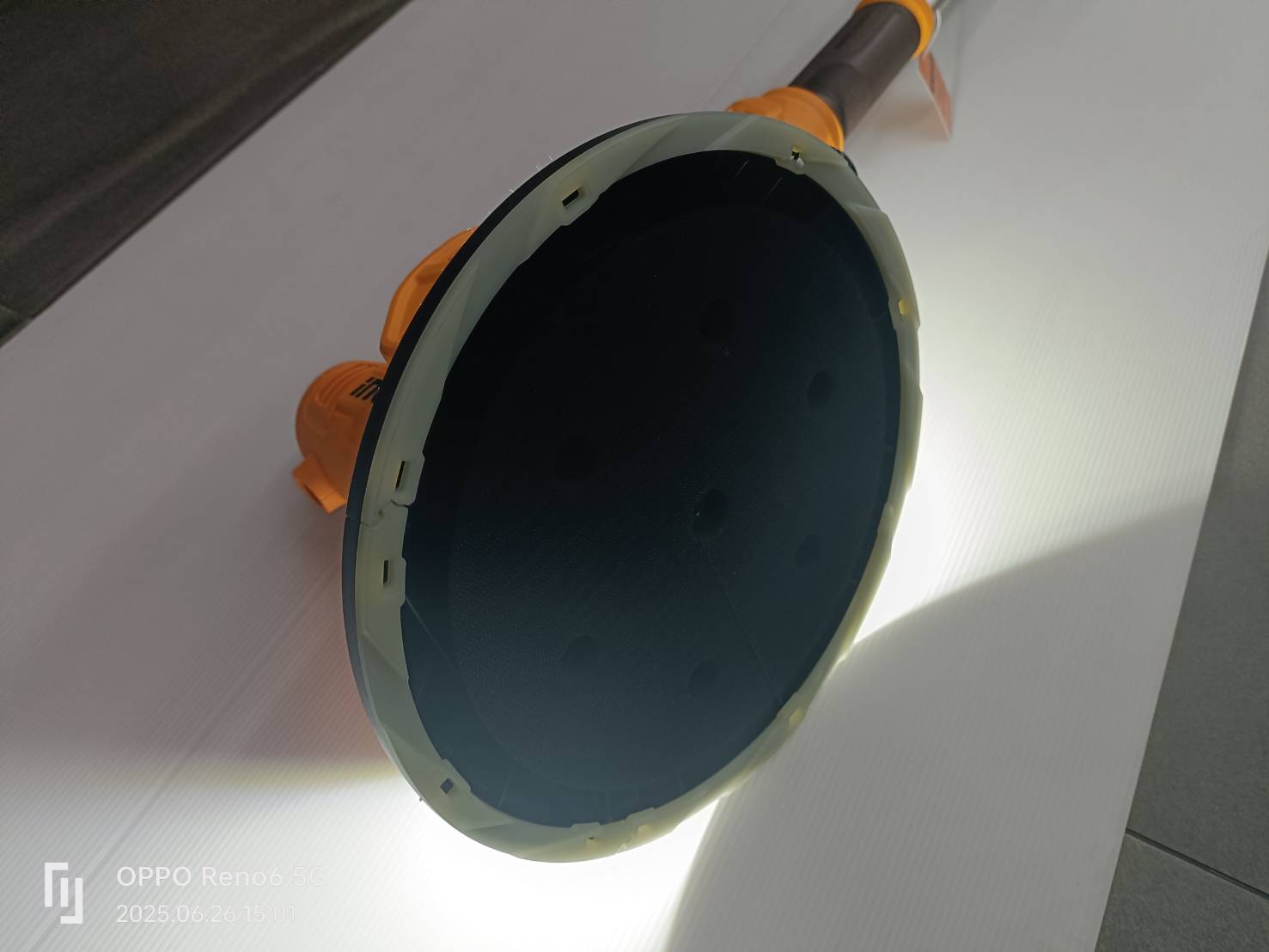 INGCO DWS105016 เครื่องขัดผนัง ด้ามยาว 1050W