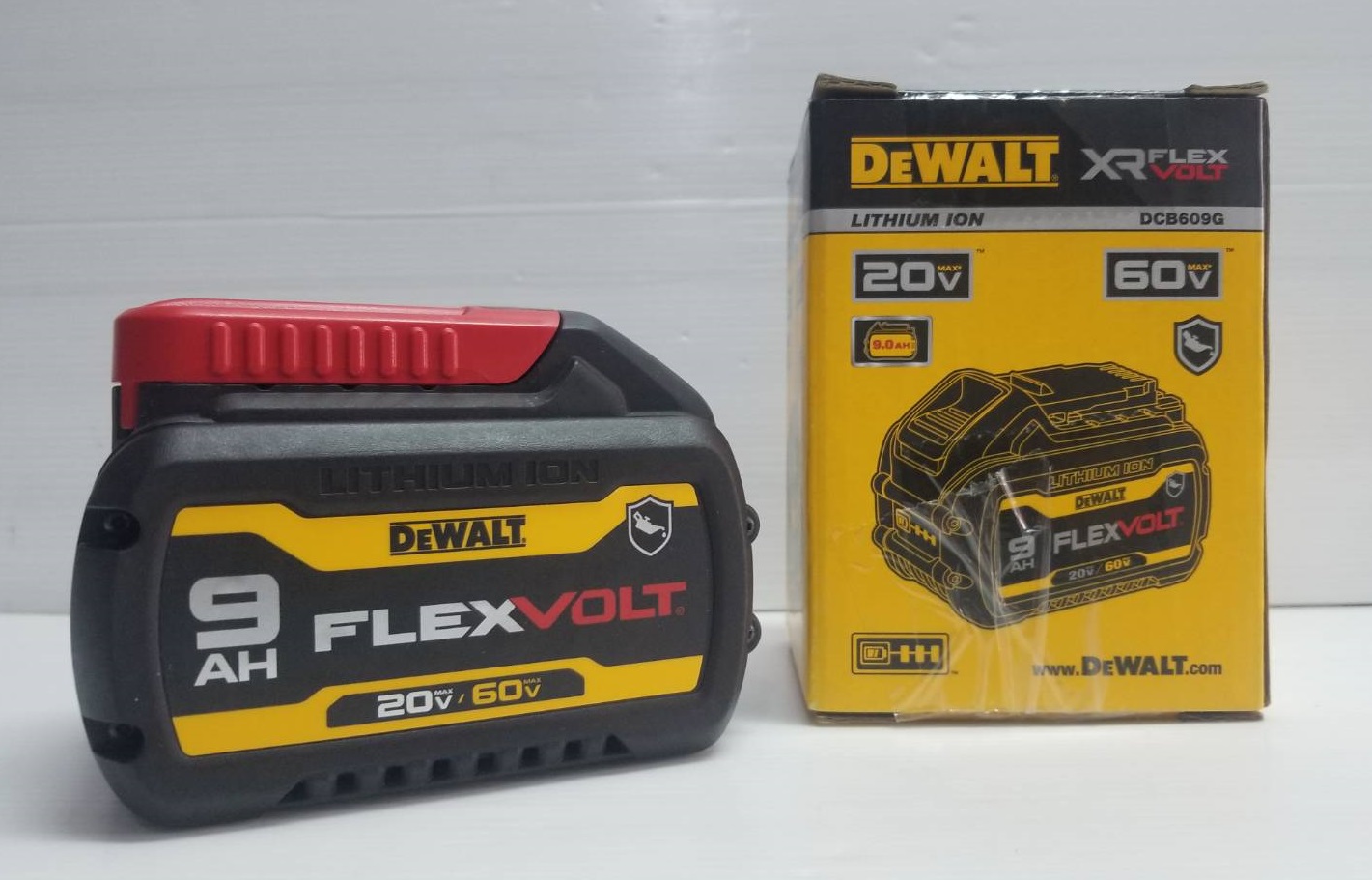 แบตเตอรี่60V/9.0Ah DCB609G DEWALT มียางกันน้ำมัน