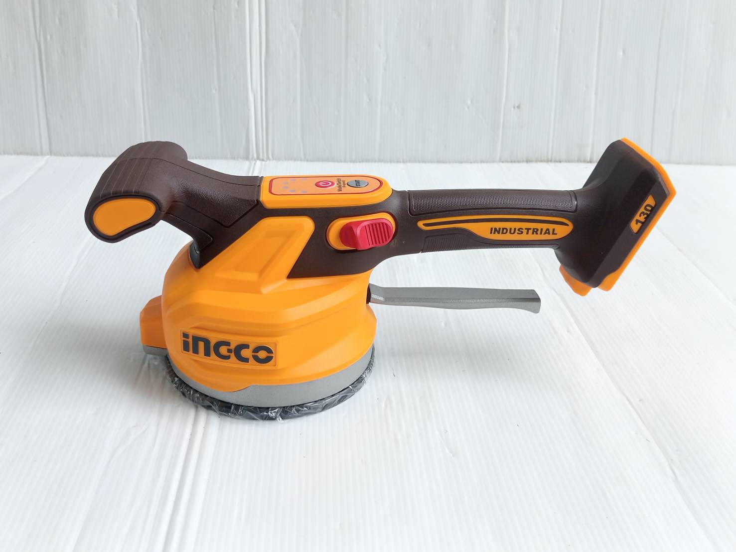 INGCO เครื่องดูดสั่นกระเบื้องไร้สาย 20 โวลต์ รุ่น CTVLI20018 แรงดูดกระเบื้องสูง 60 กก. รวมแบตเตอรี่และแท่นชาร์จ