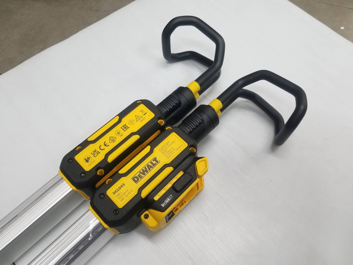 ไฟLED 12V-20V DCL045-XJ DEWALT