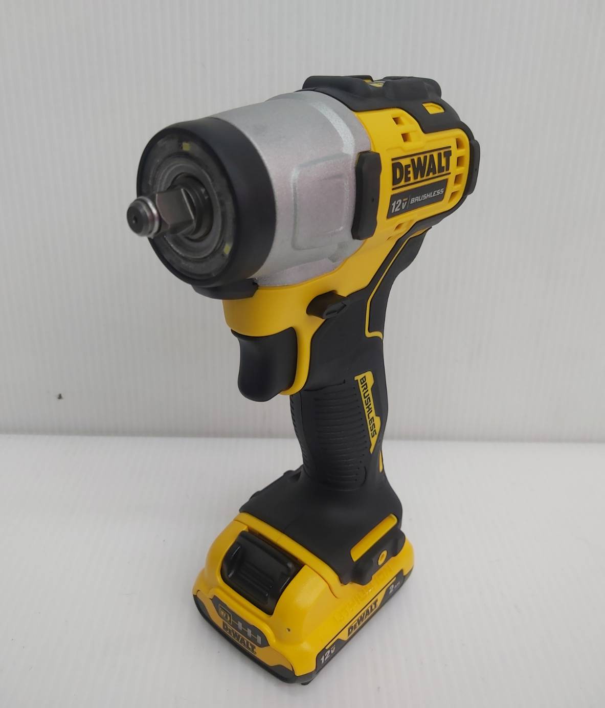 บล็อกกระแทก3/8 12V DCF902D2 DEWALT