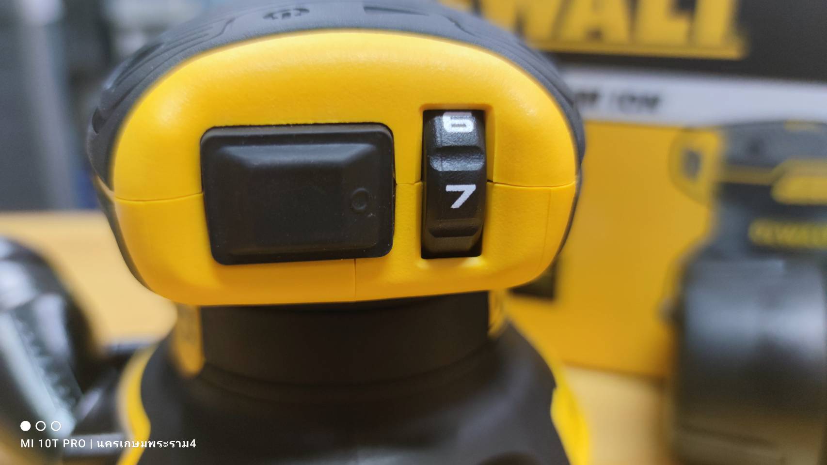 ขัดกระดาษทรายกลม5"ไร้สาย18V DCW210N DEWALT