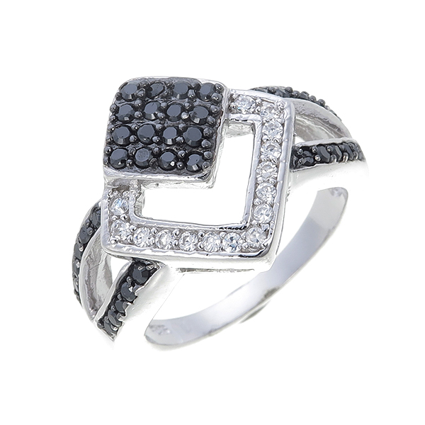 แหวนเพชร ประดับ เพชรCZ แหวนทรงสี่เหลี่ยมซ้อนทับฝังเพชรกลมดำ ฉลุตรงกลาง ขอบสี่เหลี่ยมล้อมเพชรกลมขาว บ่าข้างฉลุฝังเพชรกลมดำแถวคู่ สะดุดตาได้อย่างน่าเหลือเชื่อ