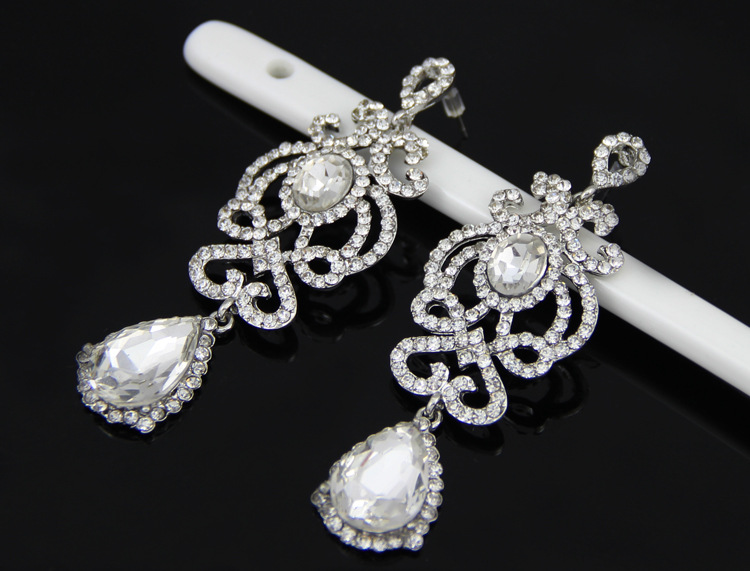 (พร้อมส่ง) ต่างหู 020-สีขาว สวยๆ ใส่ออกงาน เพชรหรูหรา