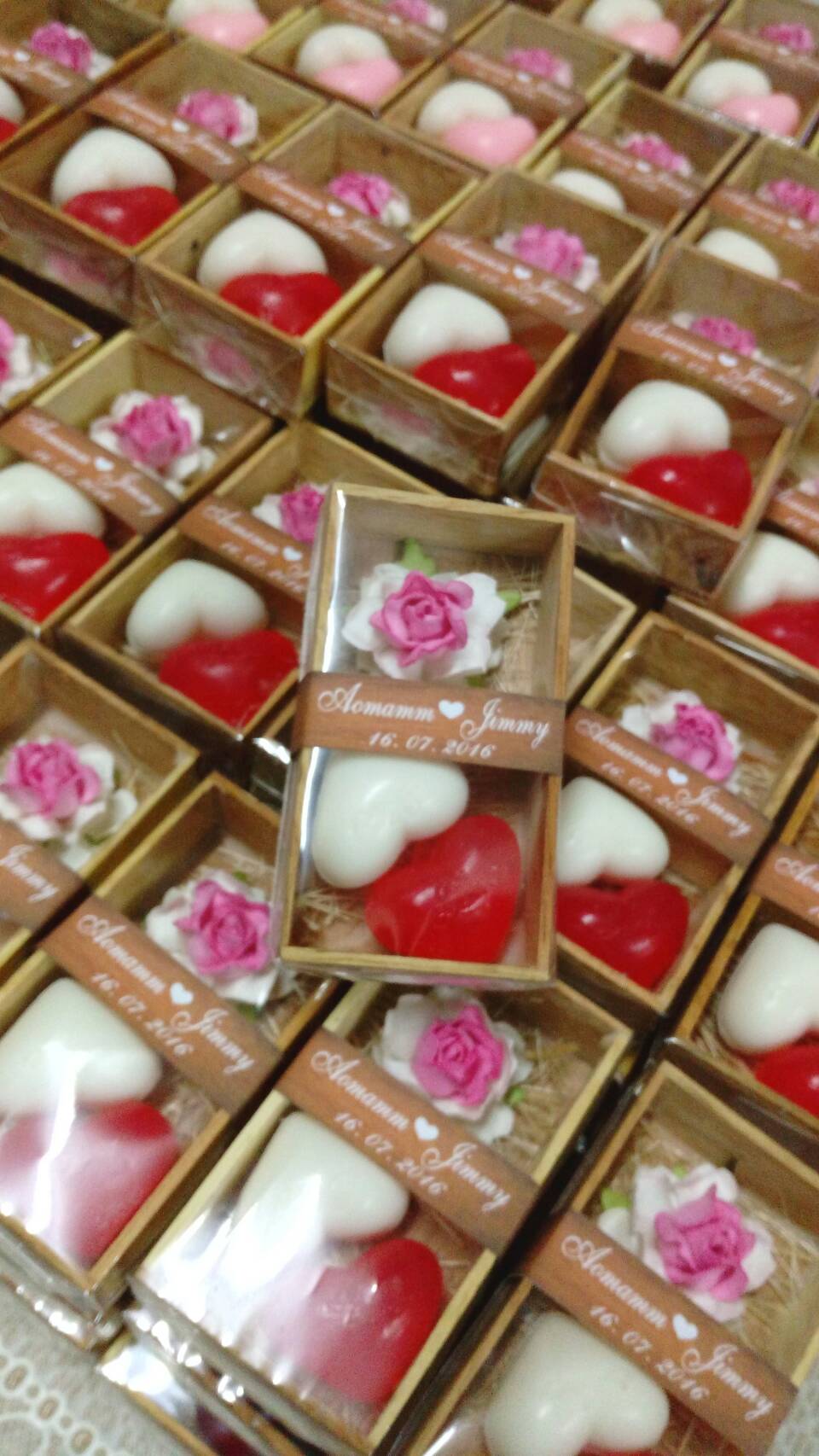 สบู่หอมหัวใจคู่ ใส่กล่องไม้แบบ 2 ช่อง