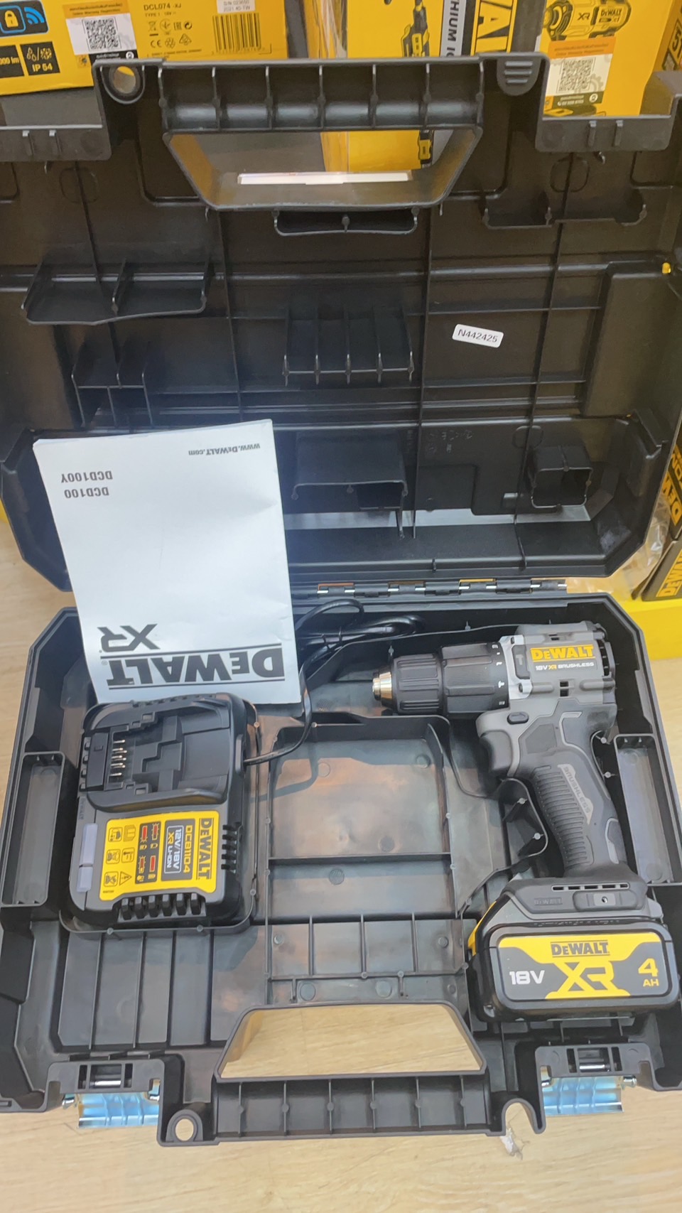 สว่านไขควง18V DCD100M1T DEWALT รุ่นฉลองครบรอบ100ปี