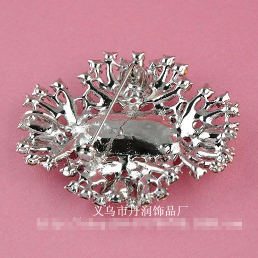 (พร้อมส่ง) เข็มกลัด 028-สีขาว