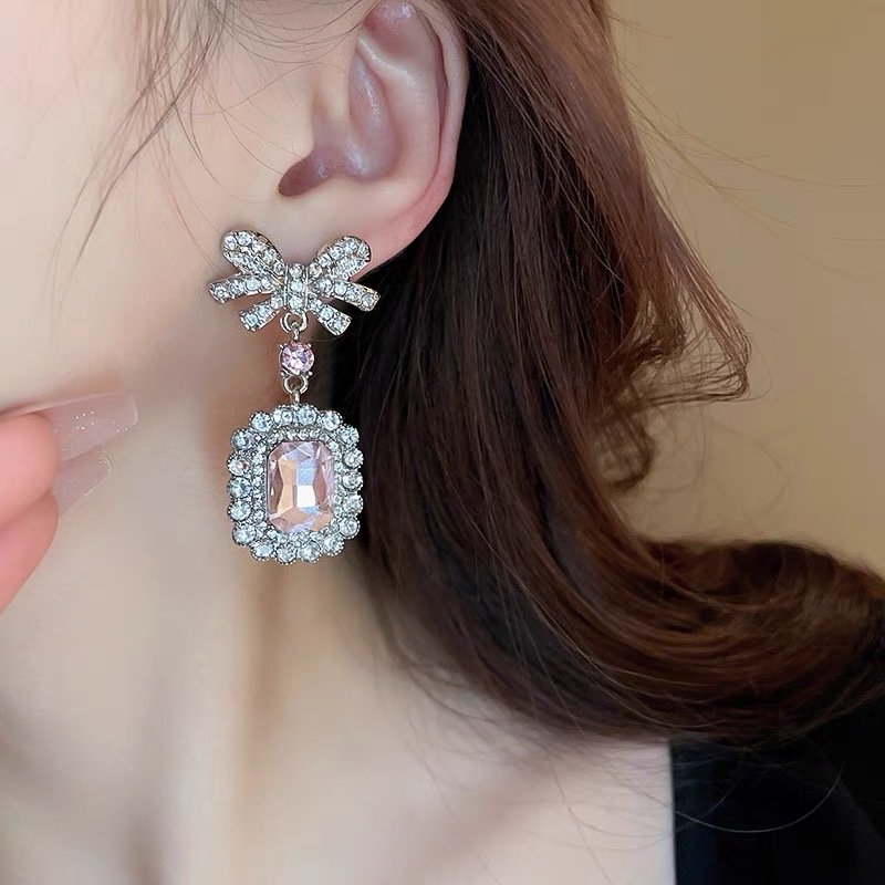 (พร้อมส่ง) สร้อยคอเพชร+ต่างหูแบบเข็ม 015 ใส่ออกงาน สวยหรูดูแพง โบว์สีชมพูหวานมาก