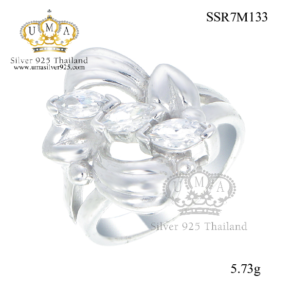 แหวนเพชรcz ประดับเพชร CZ แหวนแปลกตา ช่วงบ่าแหวนฉลุโปร่ง เก๋ไปอีกแบบ ให้ลุคของคุณดูสง่าได้อย่างไม่น่าเชื่อ สวยอย่างมหัศจรรย์