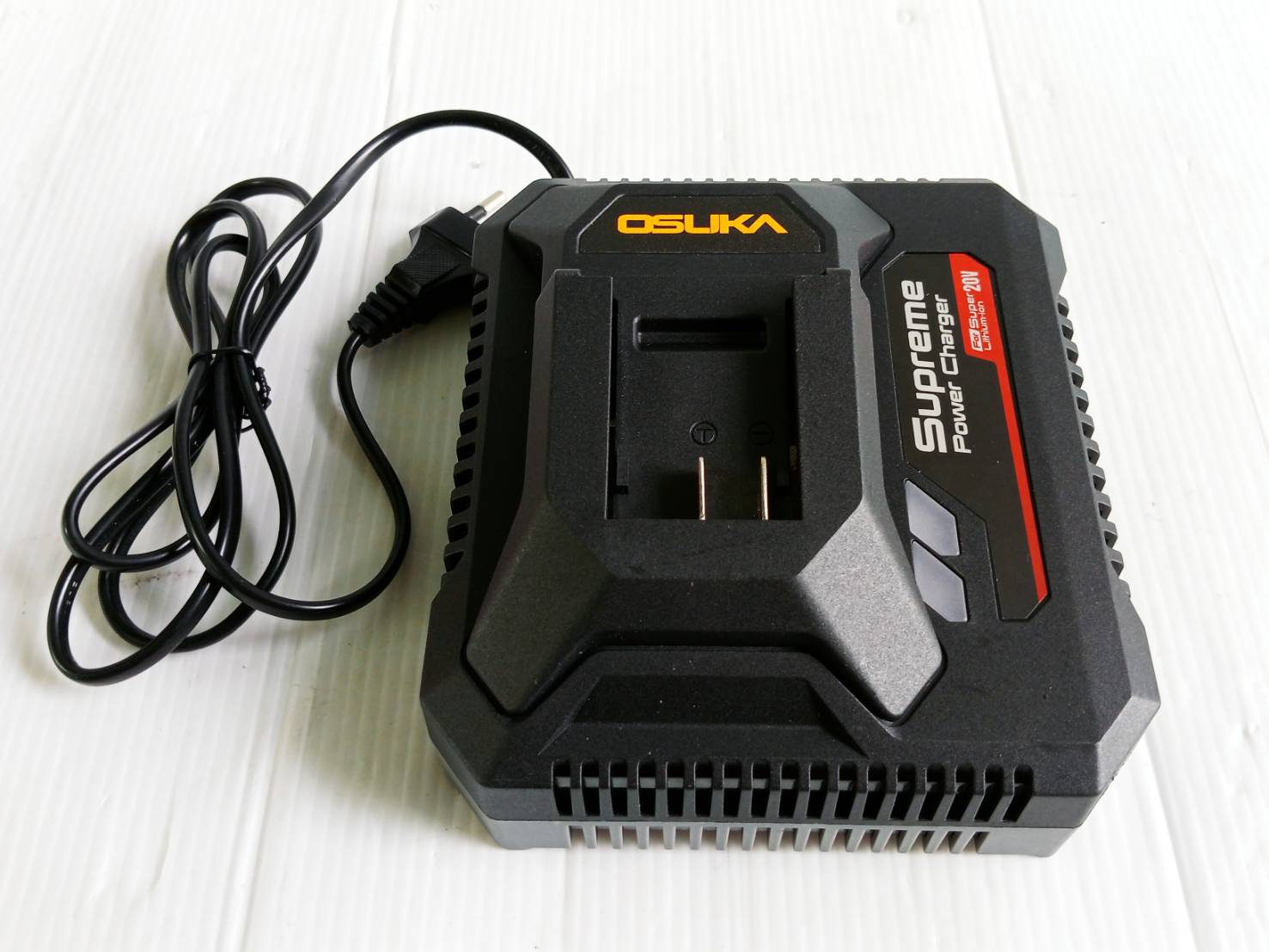 แท่นชาร์จแบตเตอรี่ Supreme Power Charge 4.0A OSCBC105 OSUKA