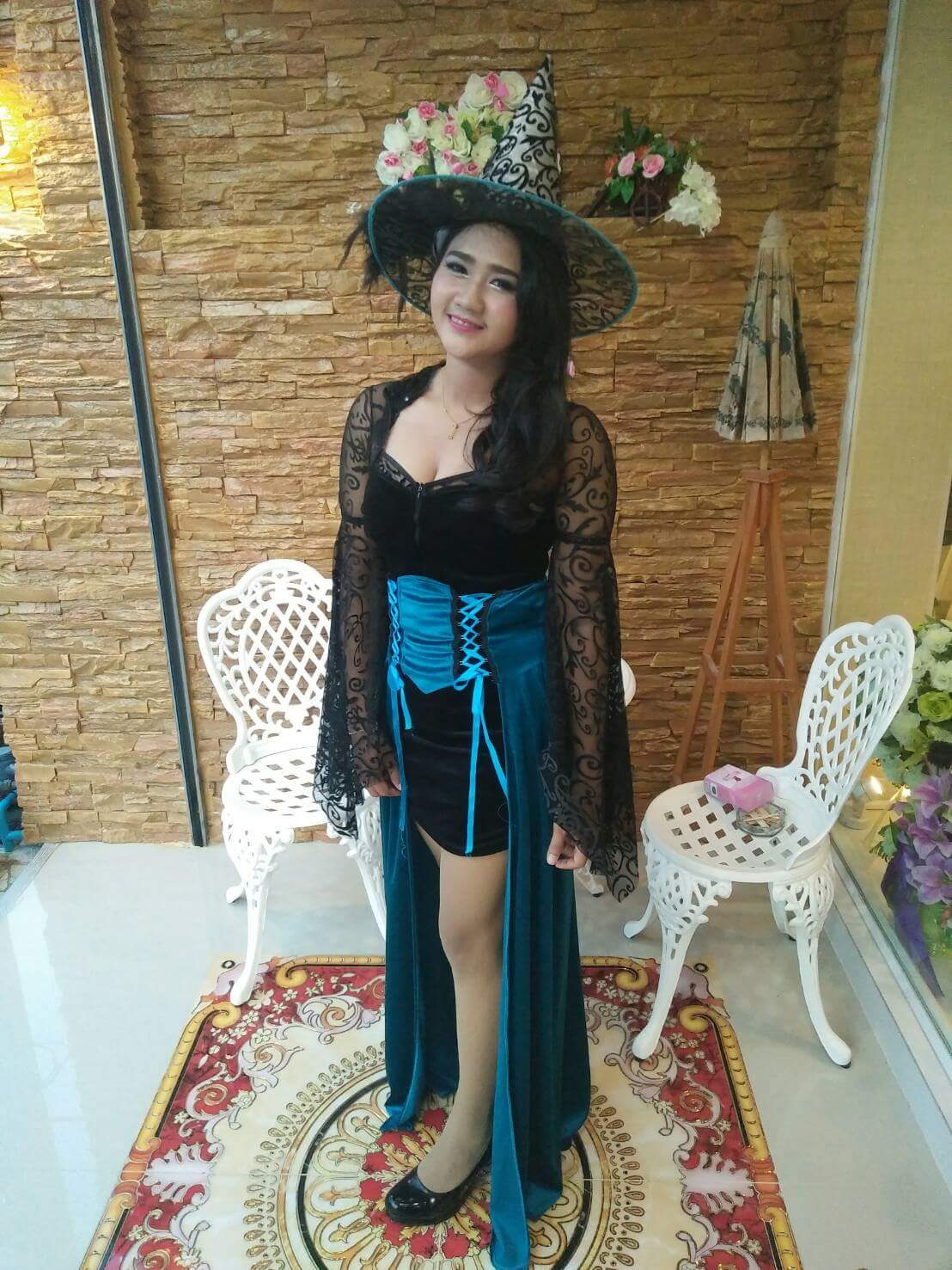 ชุดแม่มดยาว