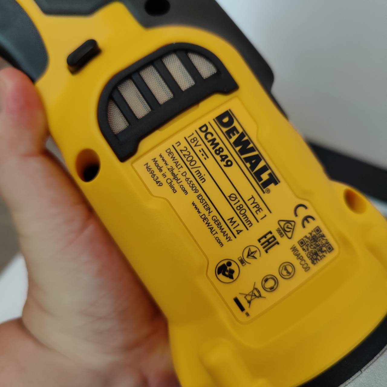 ขัดสีแบบโรตารี่7" DCM849N DEWALT