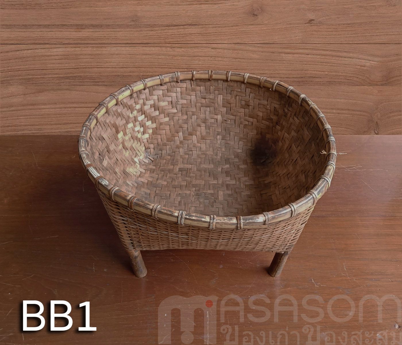 ตะกร้าไม้ไผ่สานมีขา