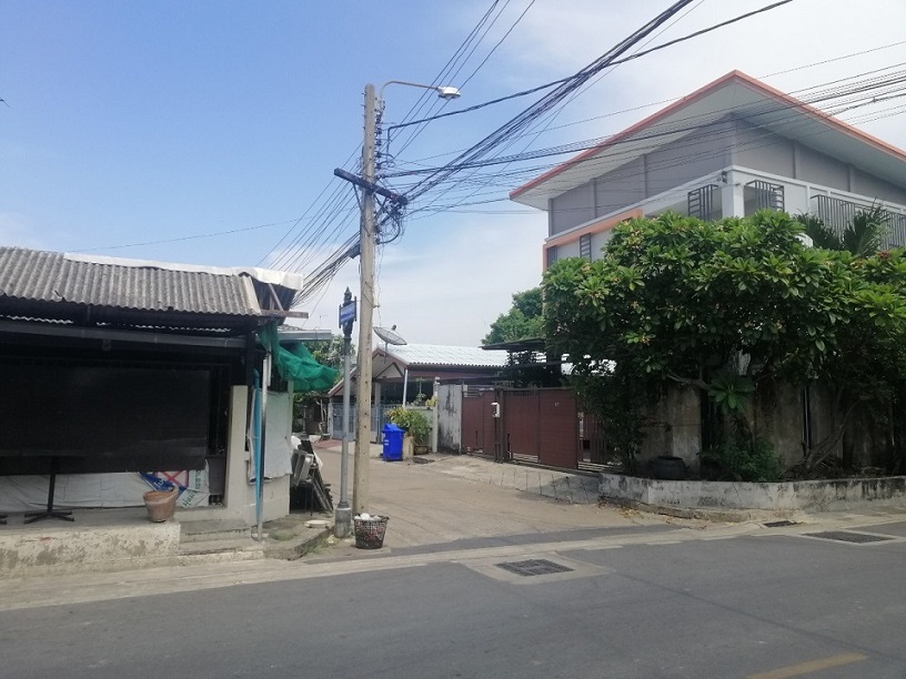 🚩H1143 ขายทาวเฮ้าส์ 3ชั้น ใกล้รถไฟฟ้าสายสีชมพู สถานีเมืองทองธานี ห่างถนนแจ้งวัฒนะเพียง1 กม. หรือเข้าออกถนนเลียบคลองประปาได้ ฟรีค่าโอน