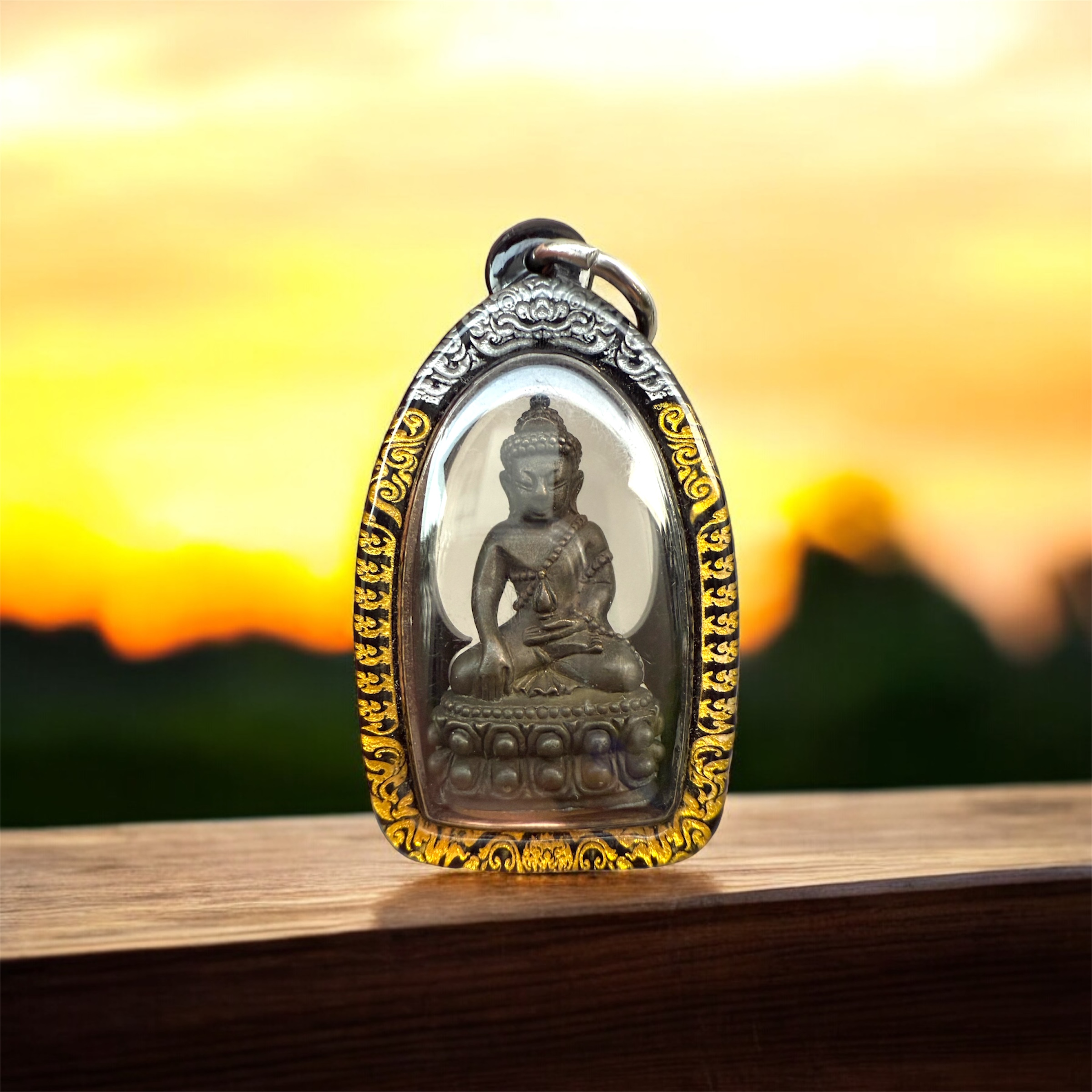 พระกริ่งชินบัญชร ๘๘ หลวงปู่ผ่าน ปัญญาปทีโป เนื้อนวะโลหะ พระกริ่งที่น่าบูชาที่สุด น่าใช้ติดตัวที่สุด พร้อมเลี่ยมเลเซอร์กันน้ำอย่างดี