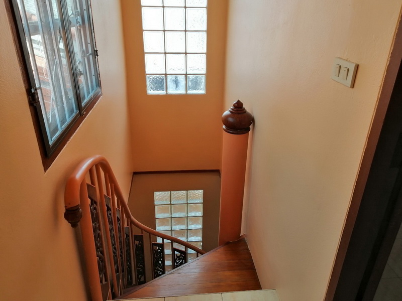 H1105บ้านแฝด 33.3ตร.วา ม.นันทวัน8 ติดถนนเลียบวารีซอย67 เขตหนองจอก ต่อเติมเป็น 2 ชั้น 3นอน 2น้ำ บ้านรีโนเวทแล้ว สภาพใหม่