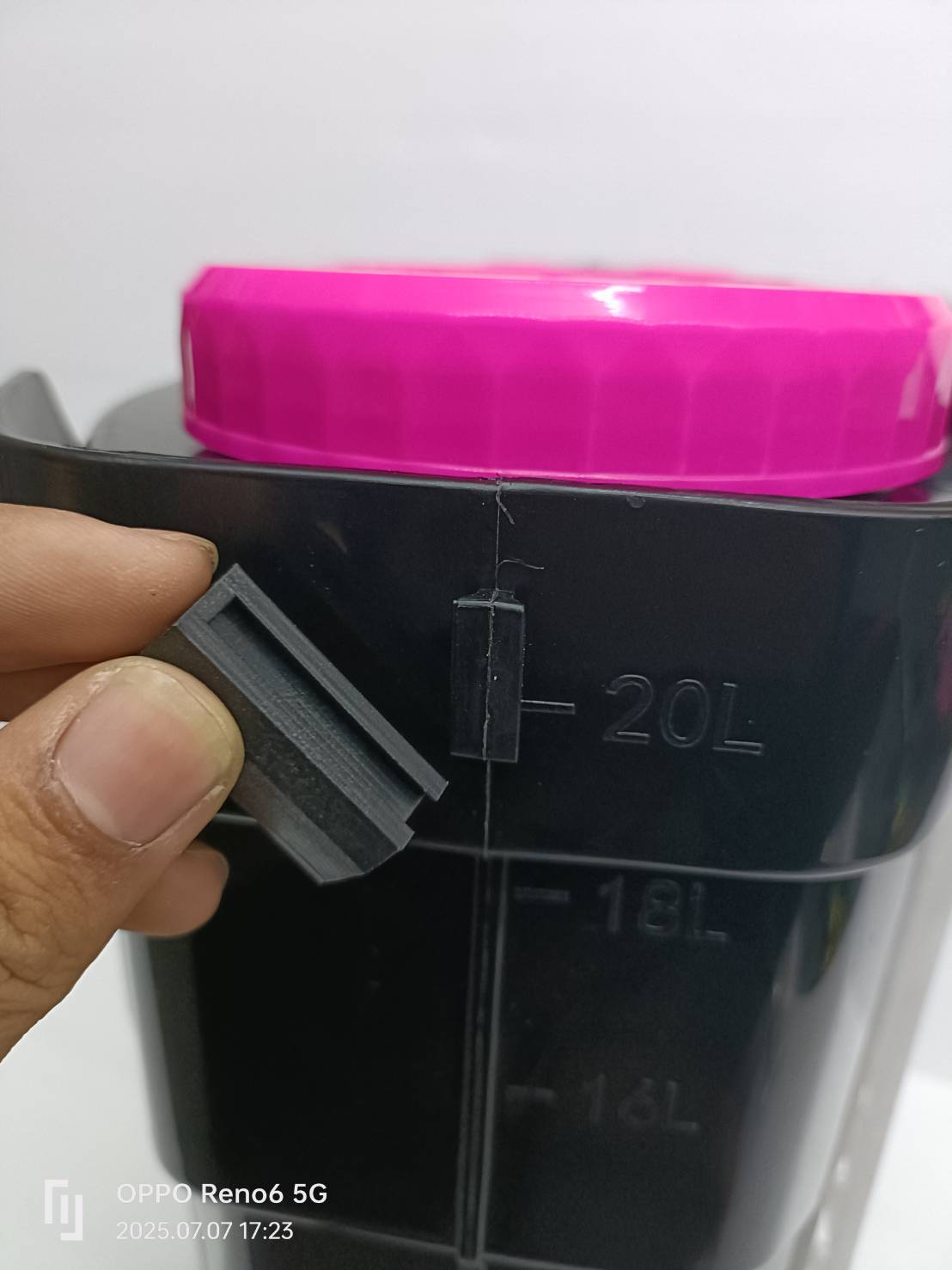 เครื่องพ่นยาแบตเตอรี่ 20ลิตร CPT-20LT CAPITAL