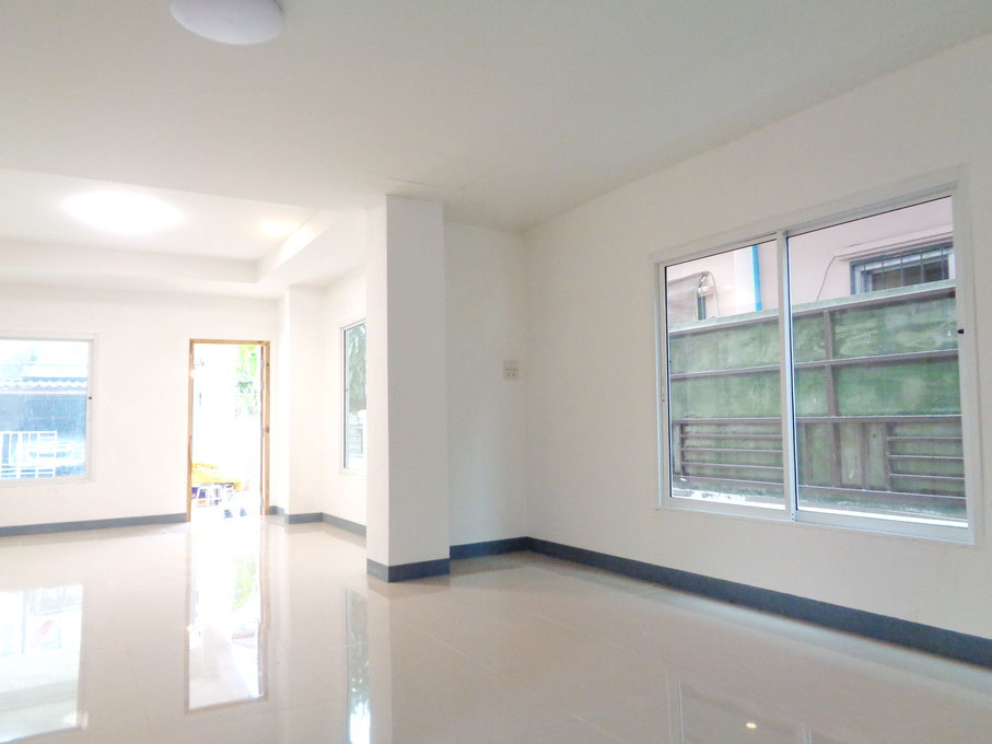 🚩 H1282 ขายทาวน์เฮ้าส์ รีโนเวท 26.1 ตารางวา หมู่บ้านเคซี รามอินทรา1 ซอยหทัยราษฎร์39 ใกล้สวนสัตว์เปิดซาฟารีเวิลด์ ใกล้วัดแป้นทอง 2.25 ล้าน ฟรีค่าโอน