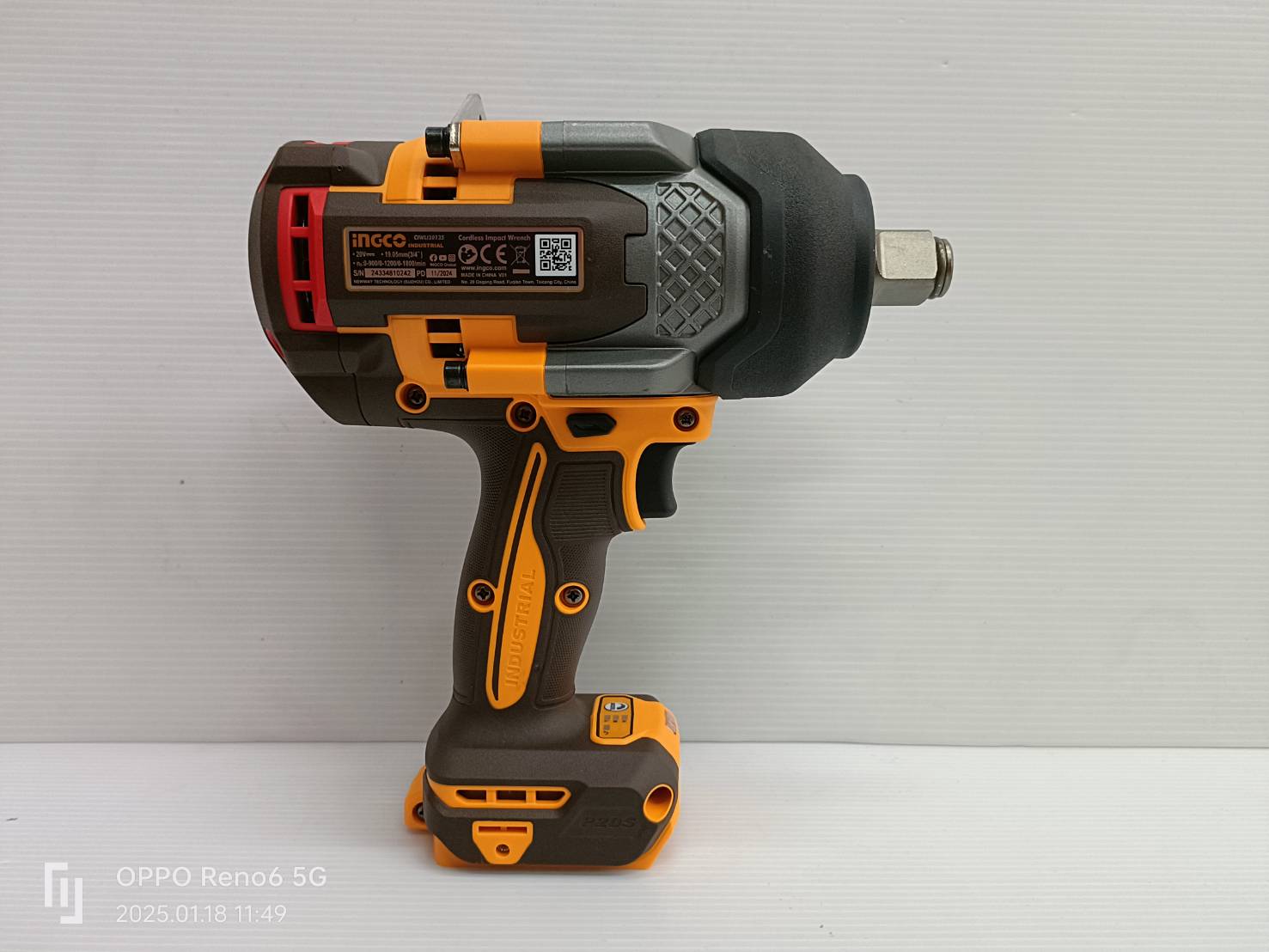 INGCO บล็อกไร้สาย3/4 1350Nm. รุ่น CIWLI20135 ครบชุด