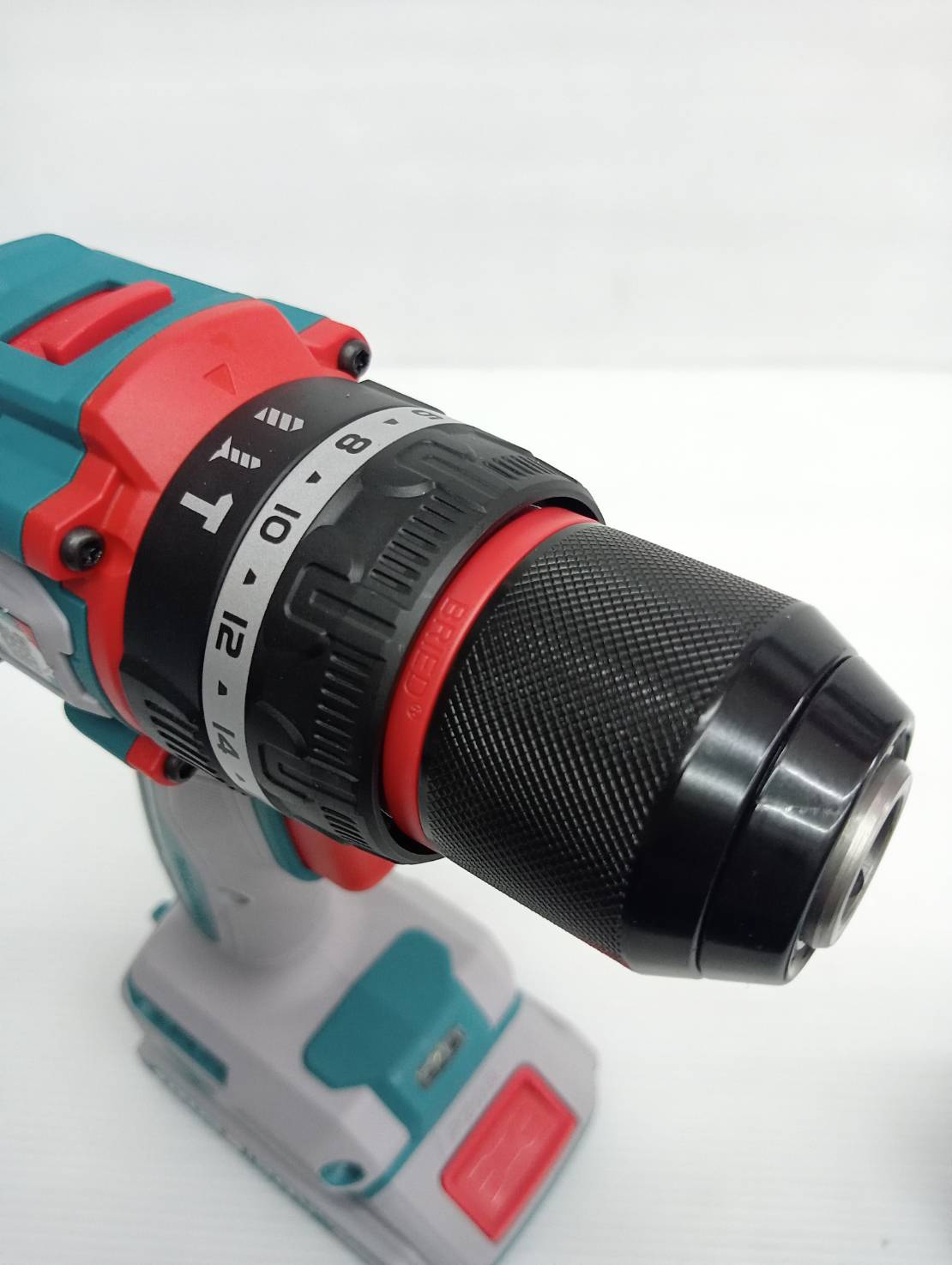 TOTAL Combo Set 46 สว่านกระแทก ไร้สาย 66N + เครื่องเจียร์ ไร้สาย 20V BL motor TCKLI2027310