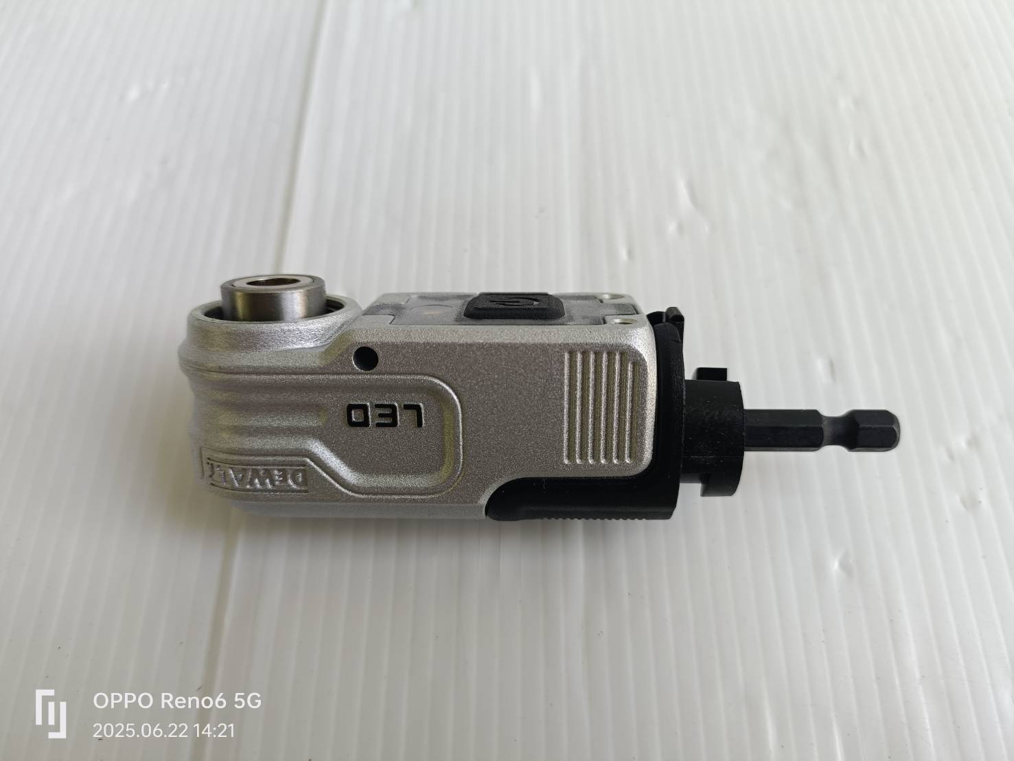 DEWALT DWALRAFT ก้านต่อไขควงมุมฉาก 90 องศา มีไฟLED ชาร์จ TYPE-C