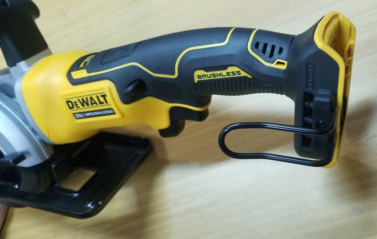 เลื่อยวงเดือน4" 20V DCS571N DEWALT